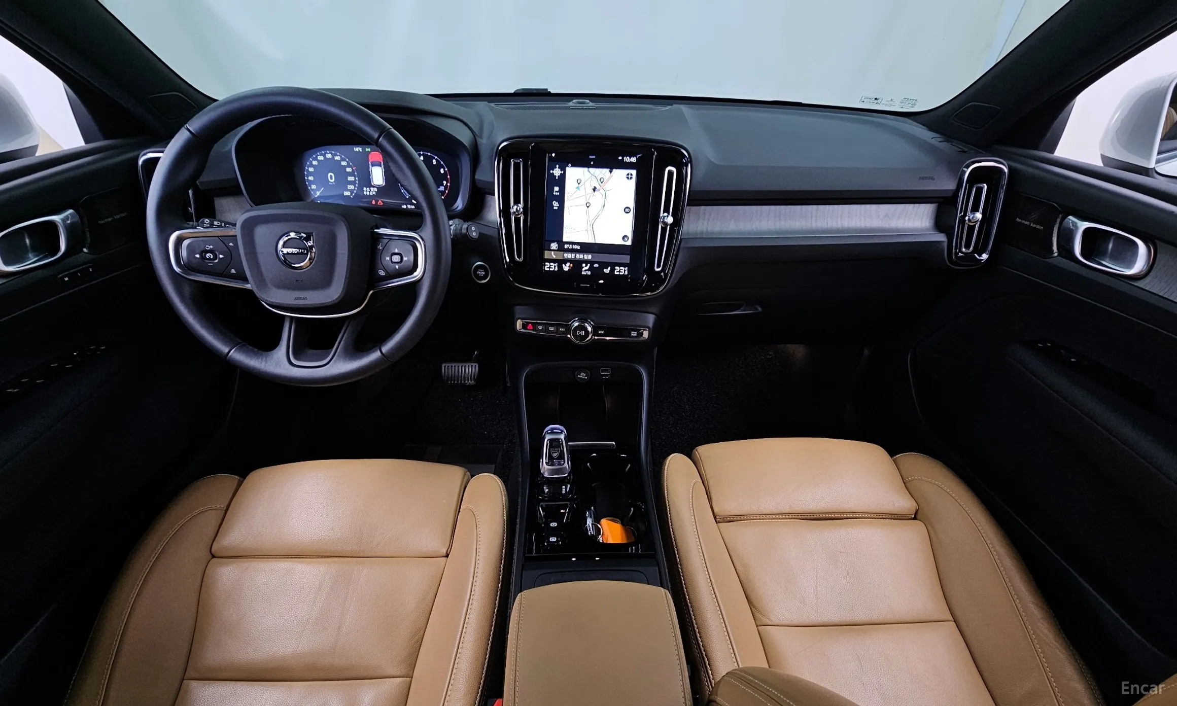 Volvo XC40 превью 7