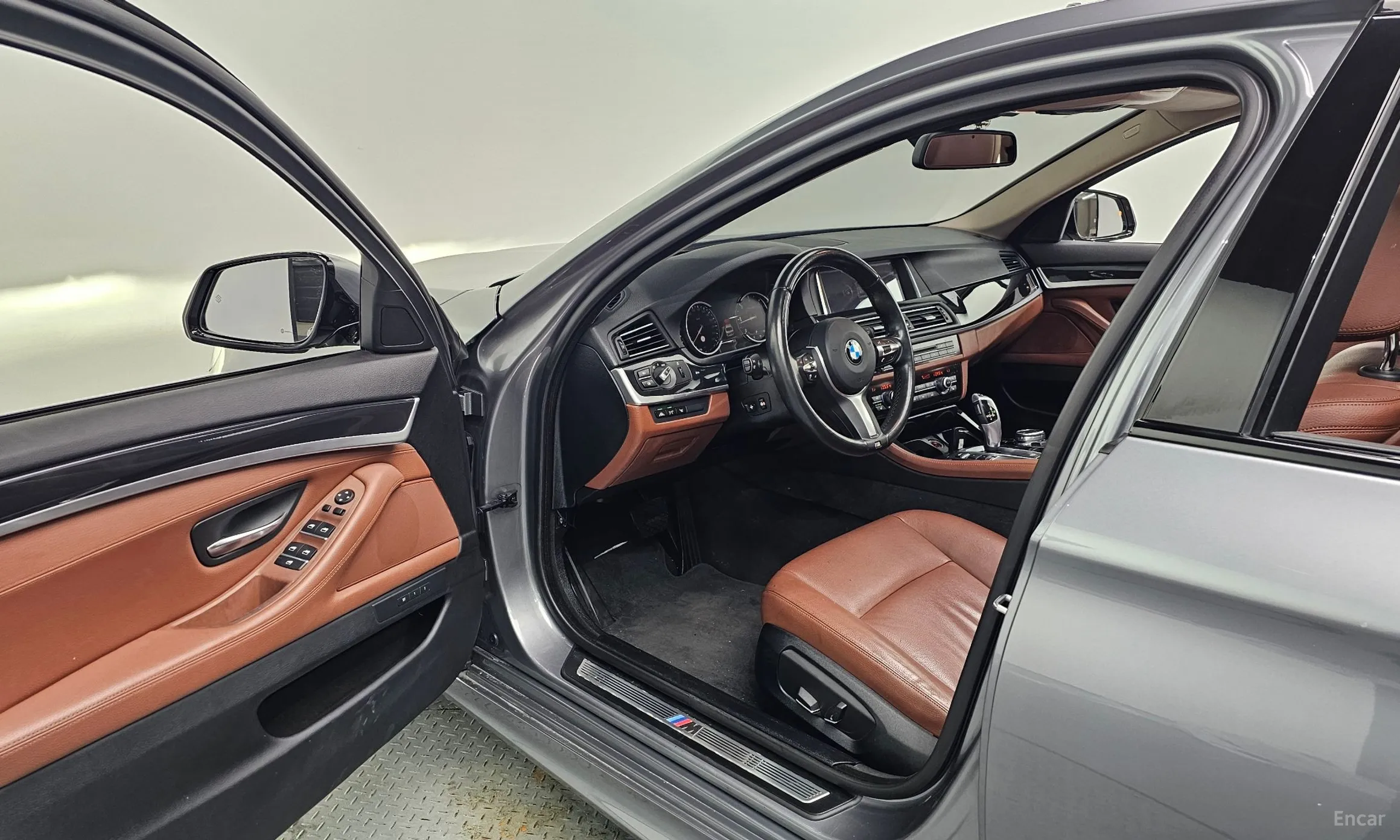 BMW 5 Series (F10) превью 11