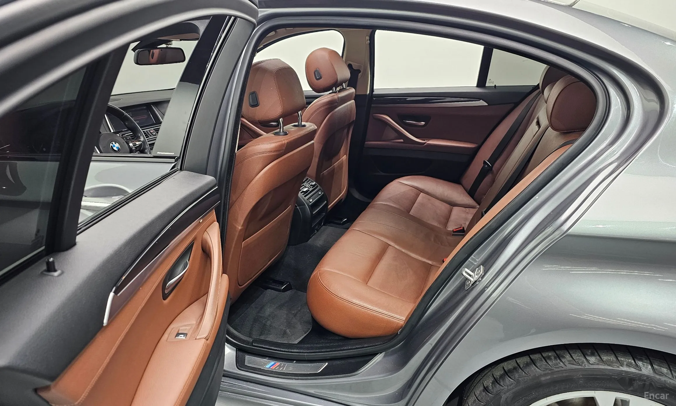 BMW 5 Series (F10) превью 12
