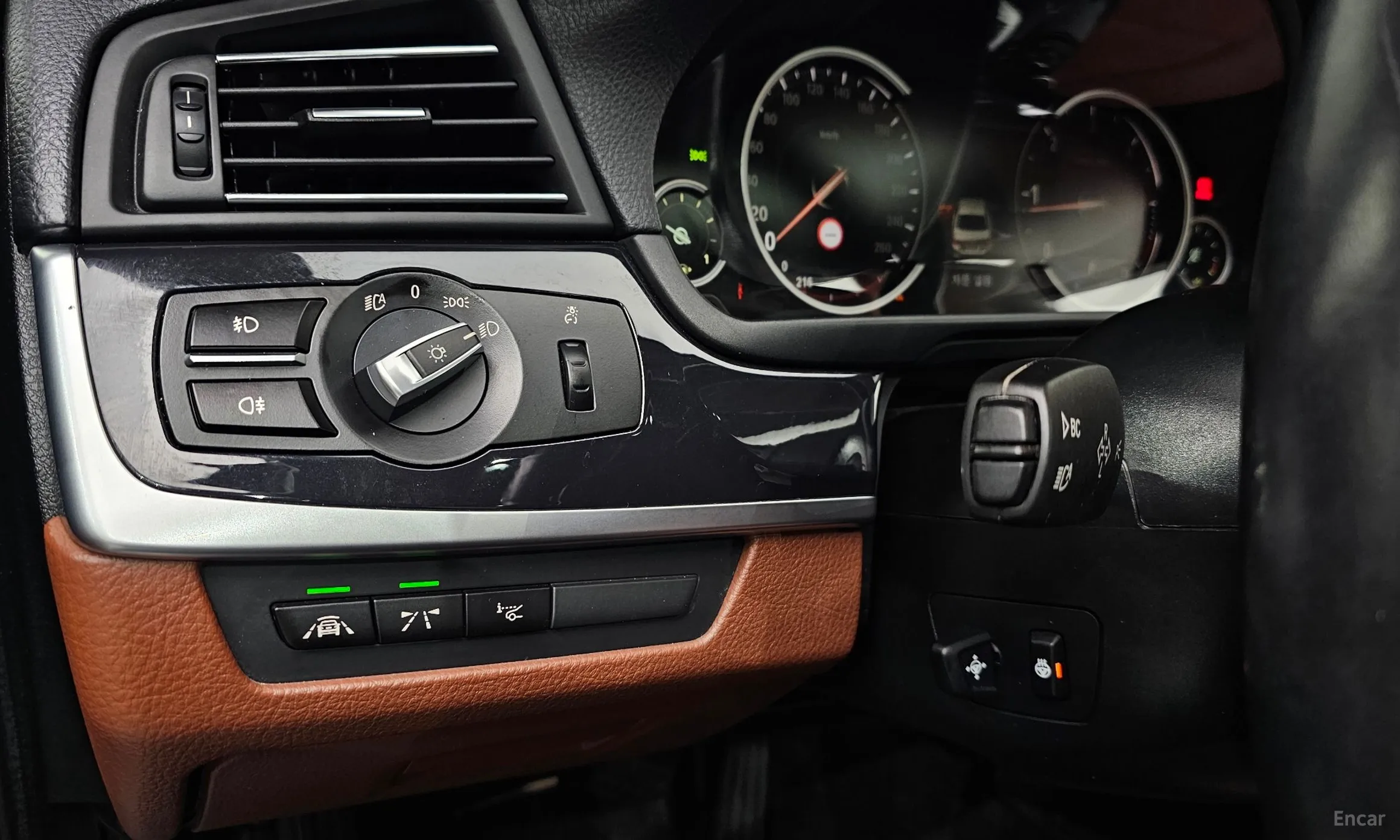 BMW 5 Series (F10) превью 18