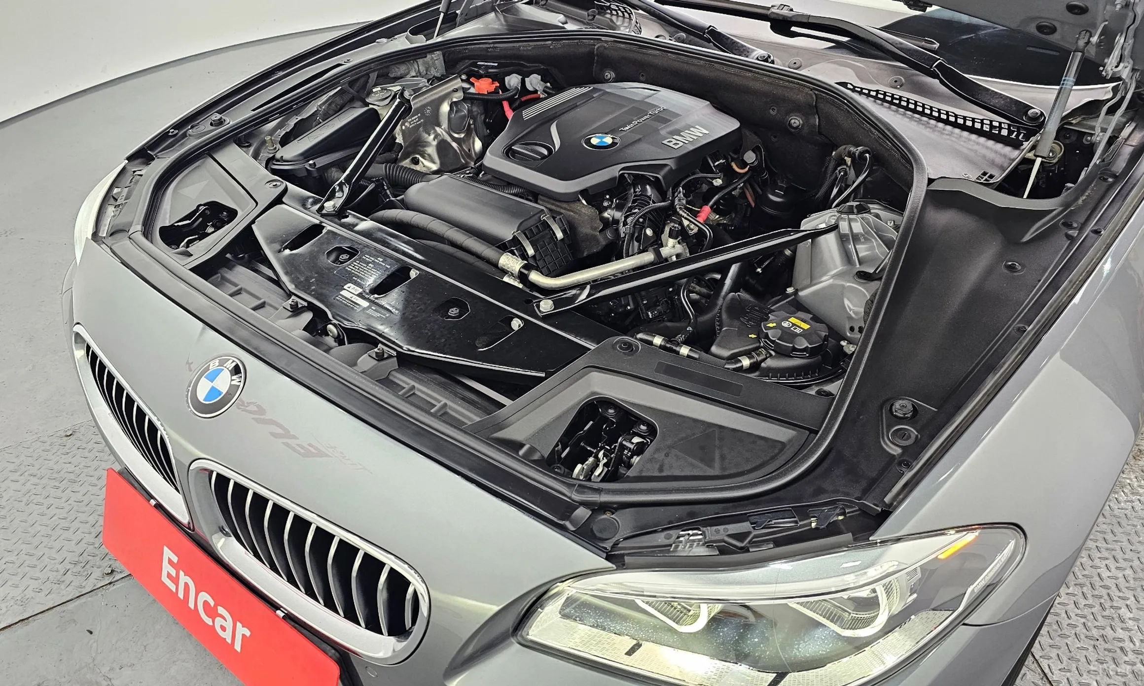BMW 5 Series (F10) превью 6