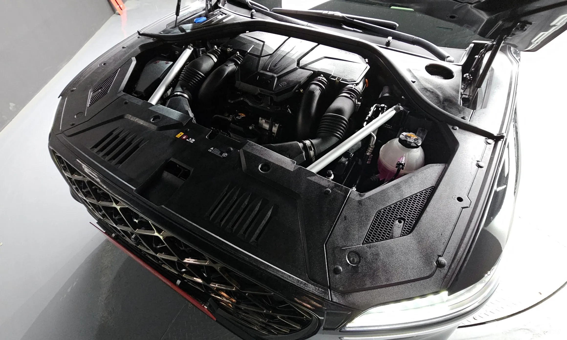 Genesis GV70 превью 6