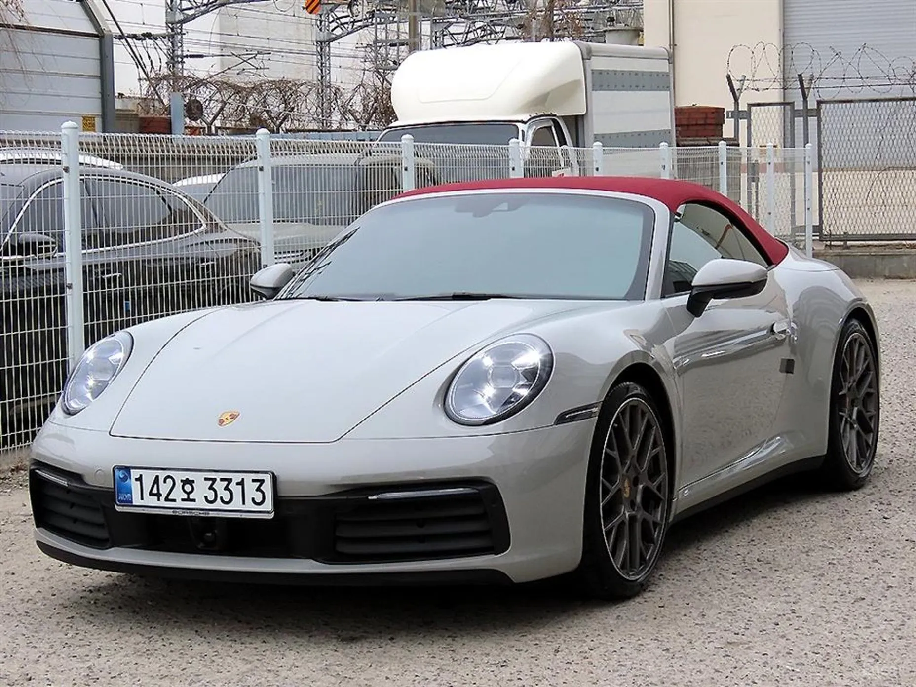 911 (992)
