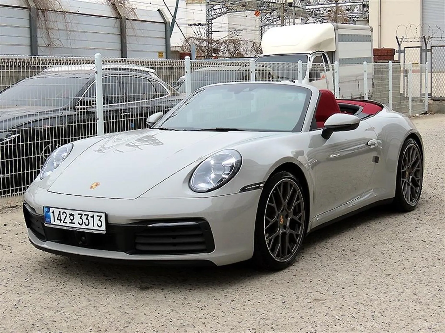 Porsche 911 (992) превью 18