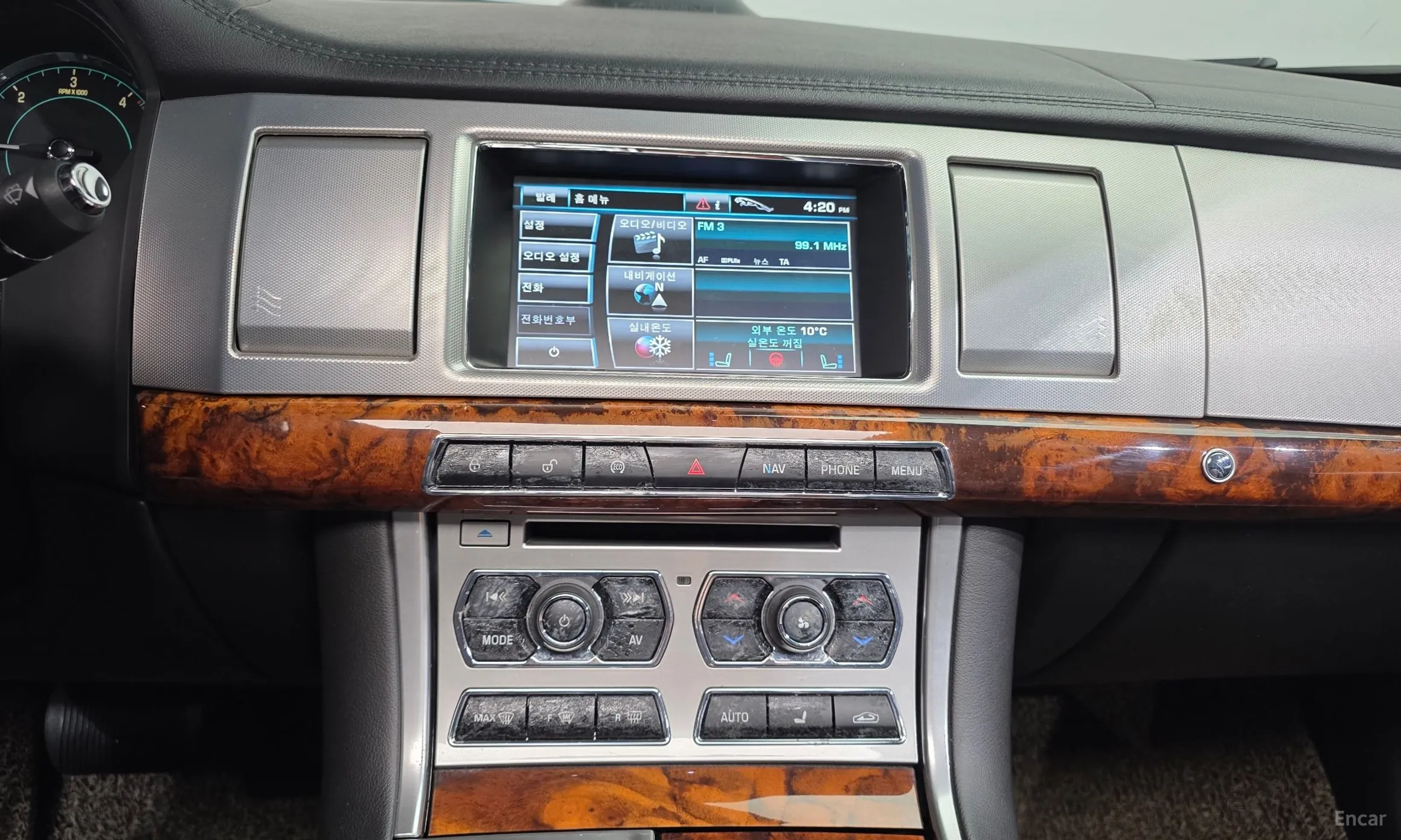 Jaguar New XF превью 16