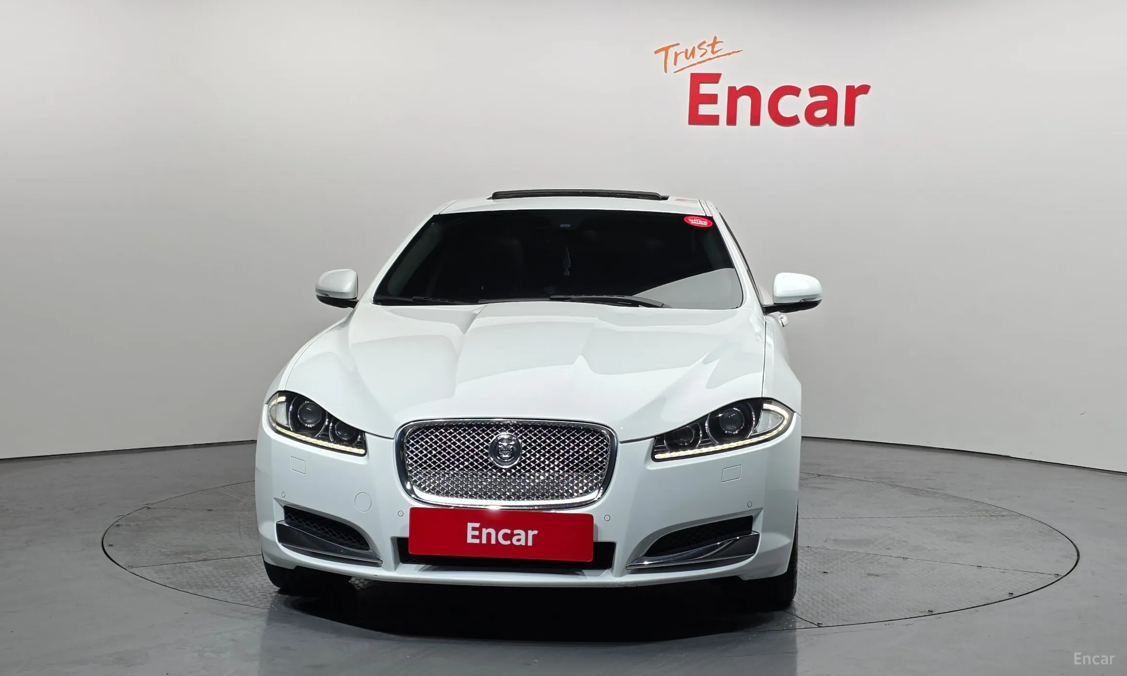 Jaguar New XF превью 3