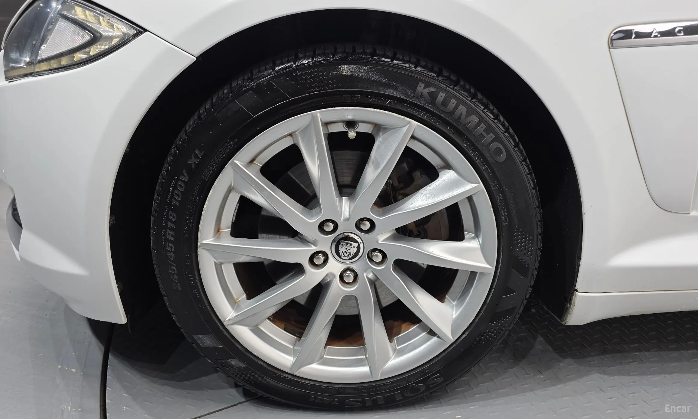 Jaguar New XF превью 5
