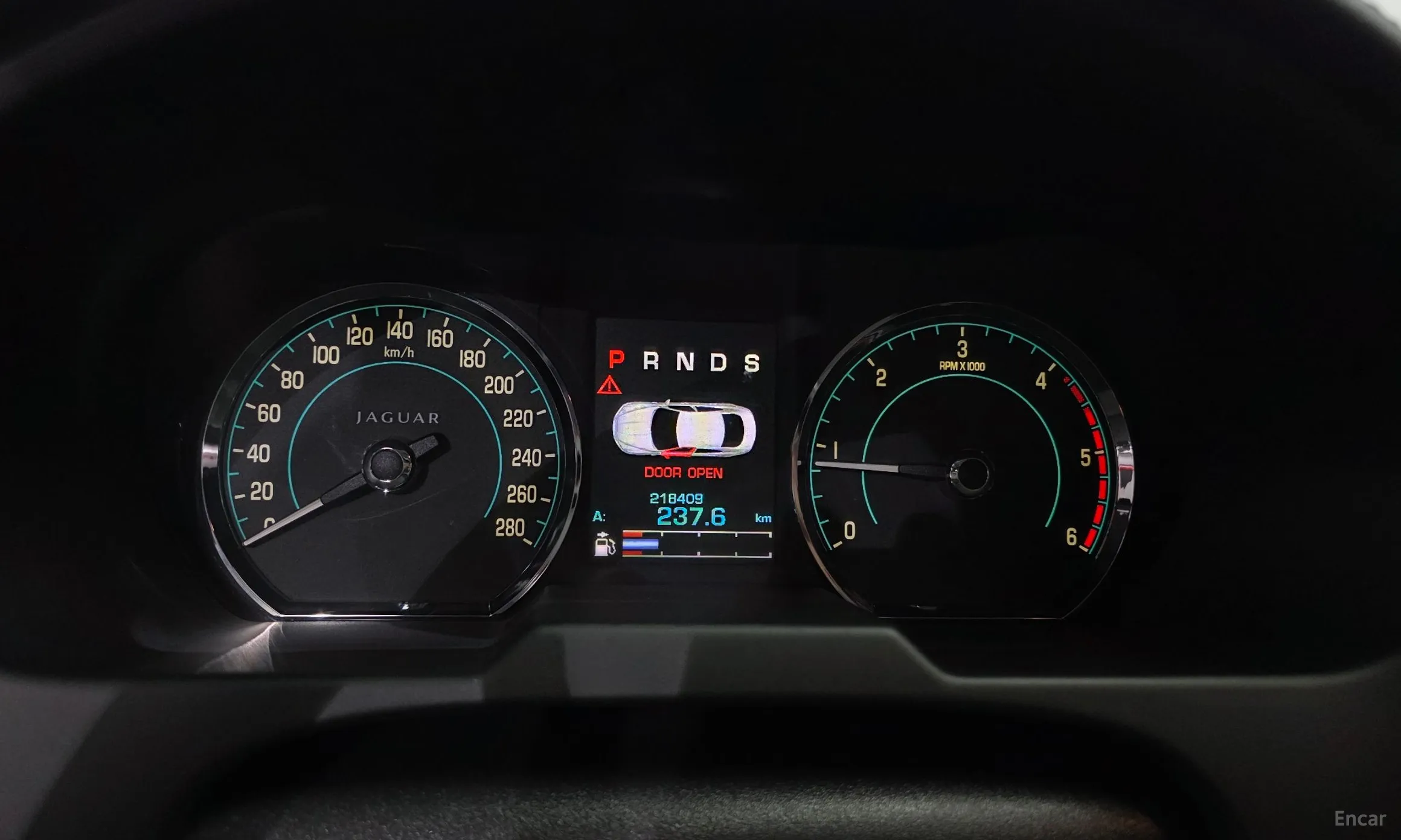 Jaguar New XF превью 8