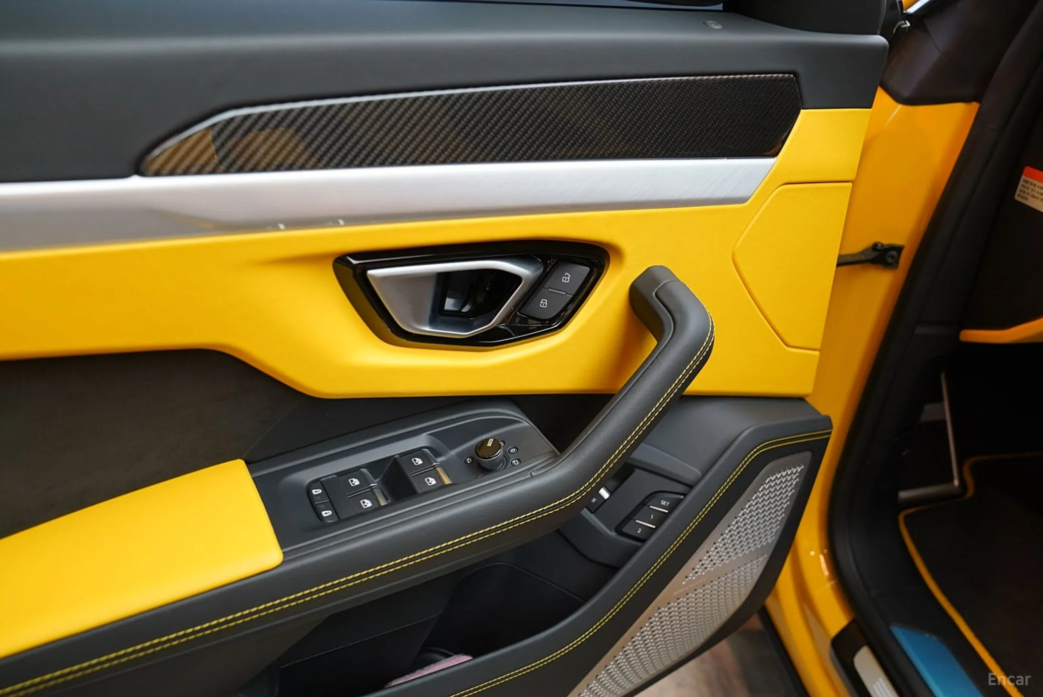 Lamborghini Urus превью 5