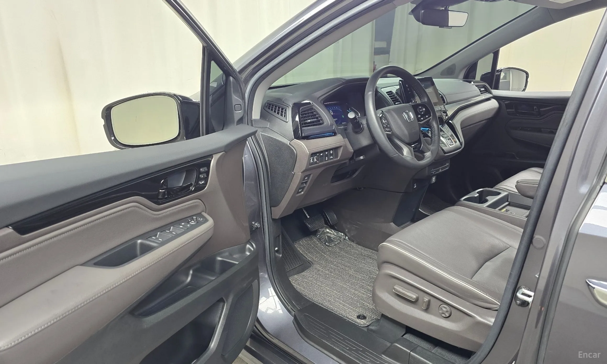Honda Odyssey превью 10