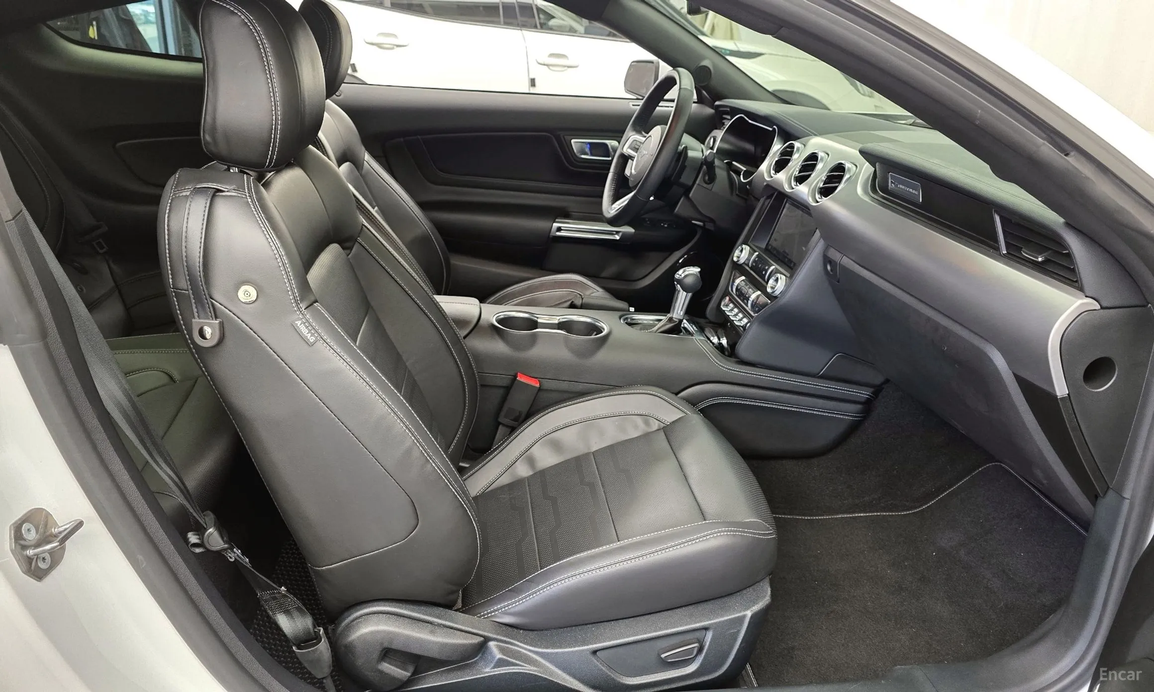 Ford Mustang превью 11