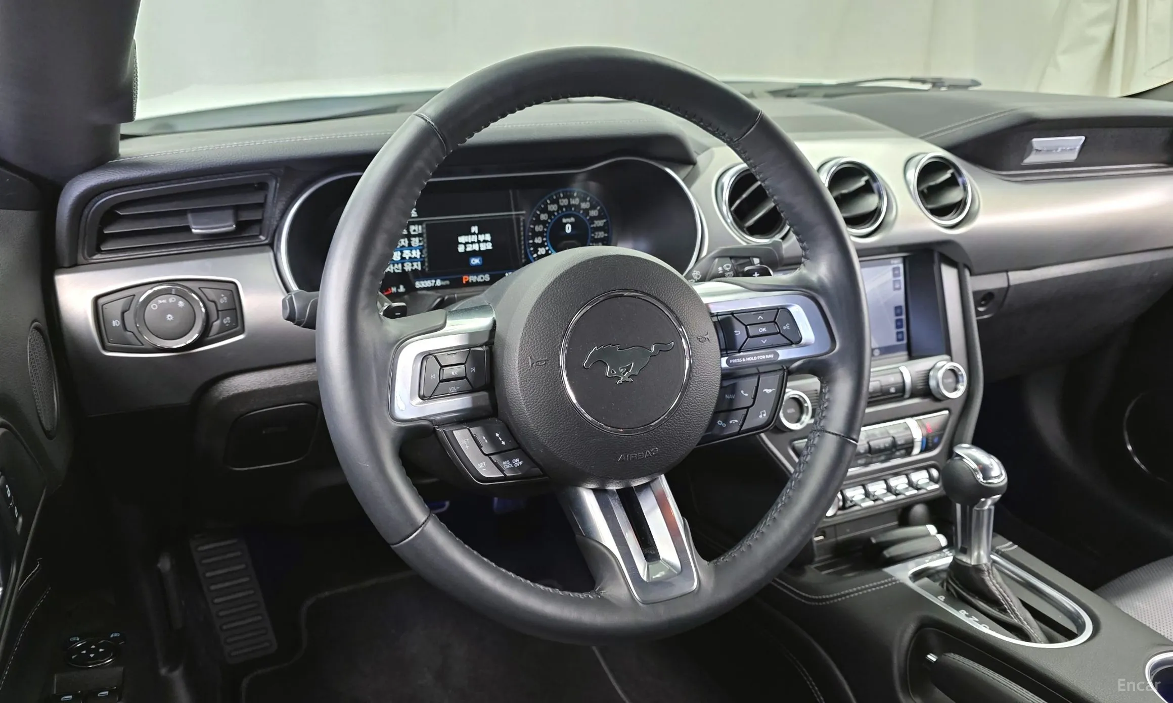 Ford Mustang превью 13