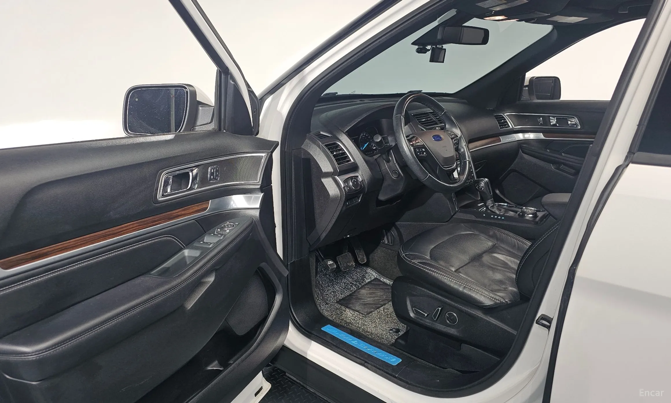 Ford Explorer превью 10