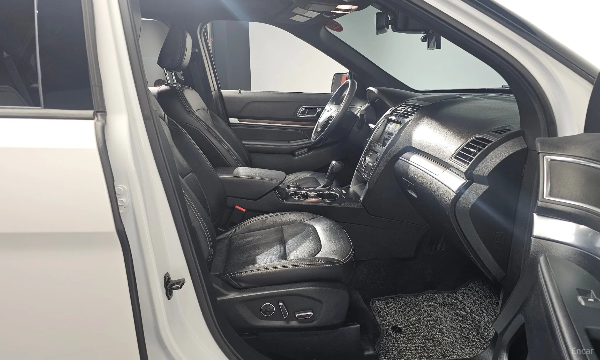 Ford Explorer превью 11