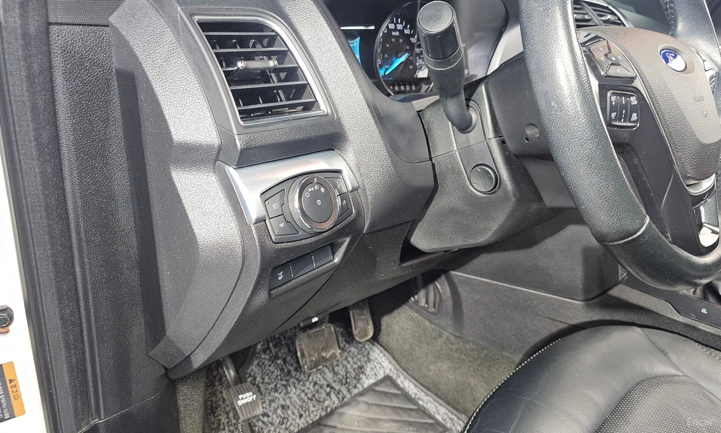 Ford Explorer превью 14