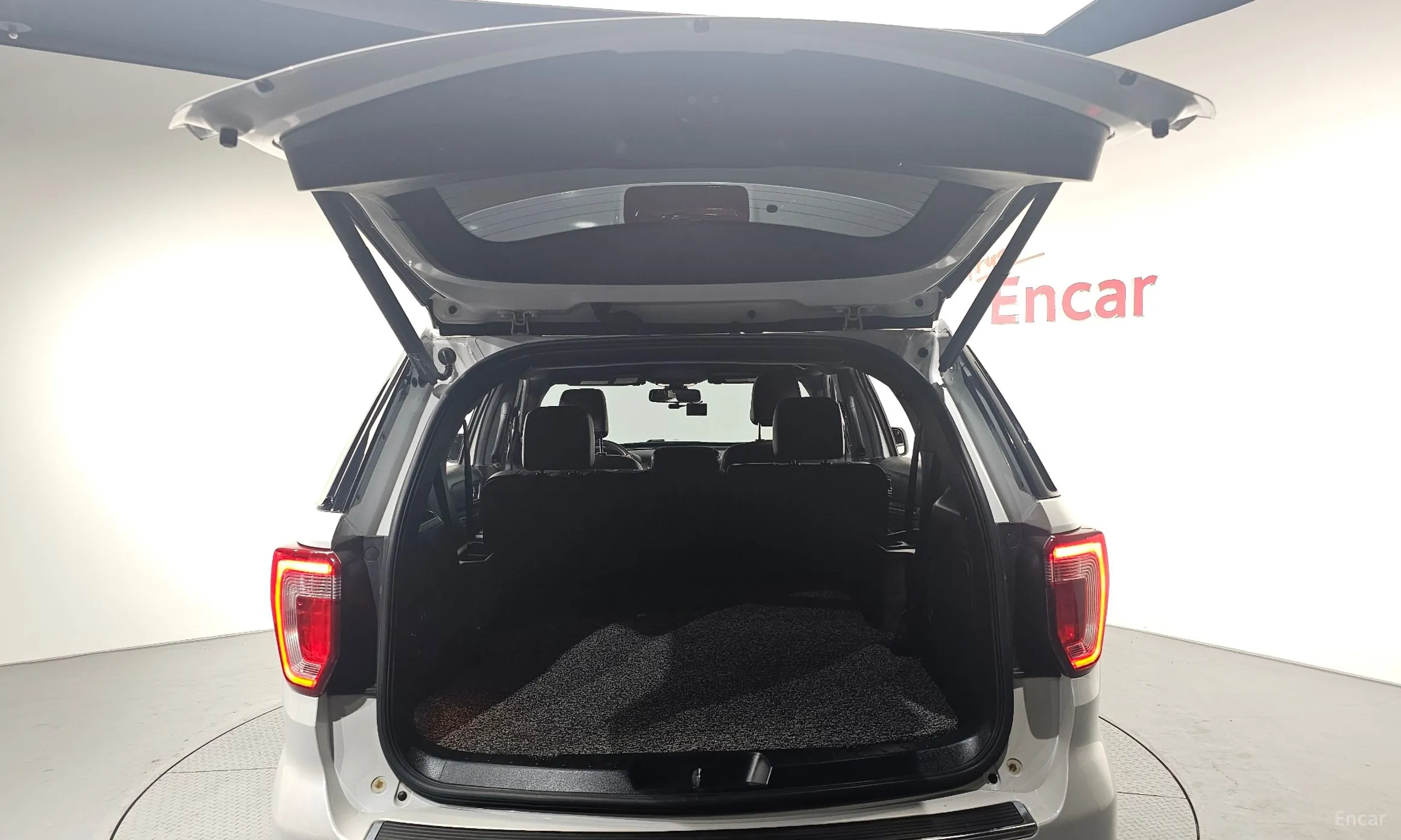 Ford Explorer превью 20
