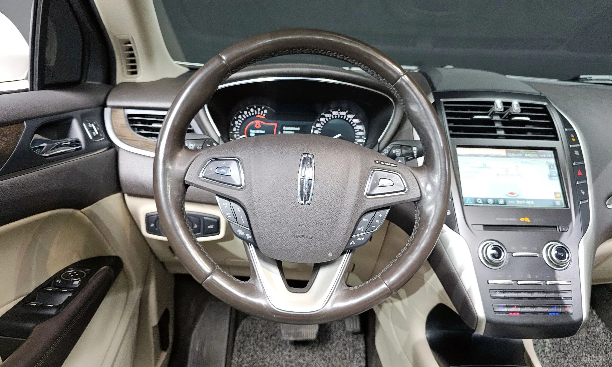 Lincoln MKC превью 13