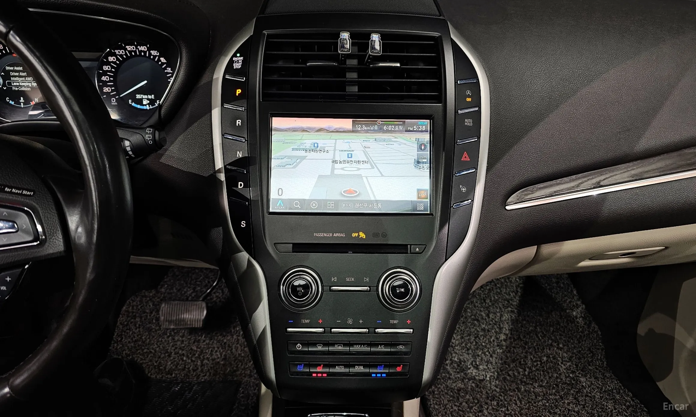 Lincoln MKC превью 14