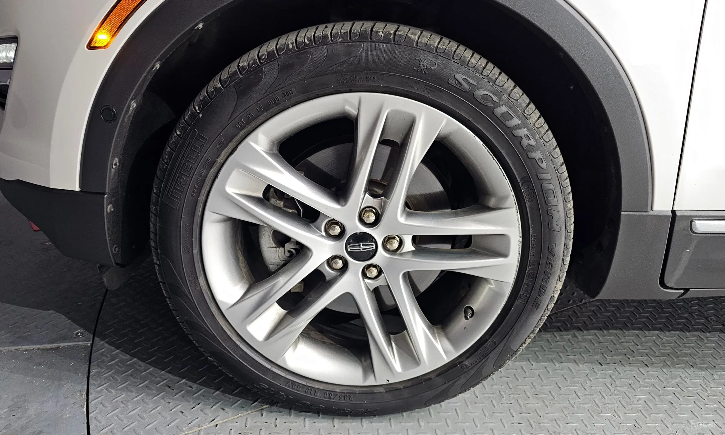 Lincoln MKC превью 5