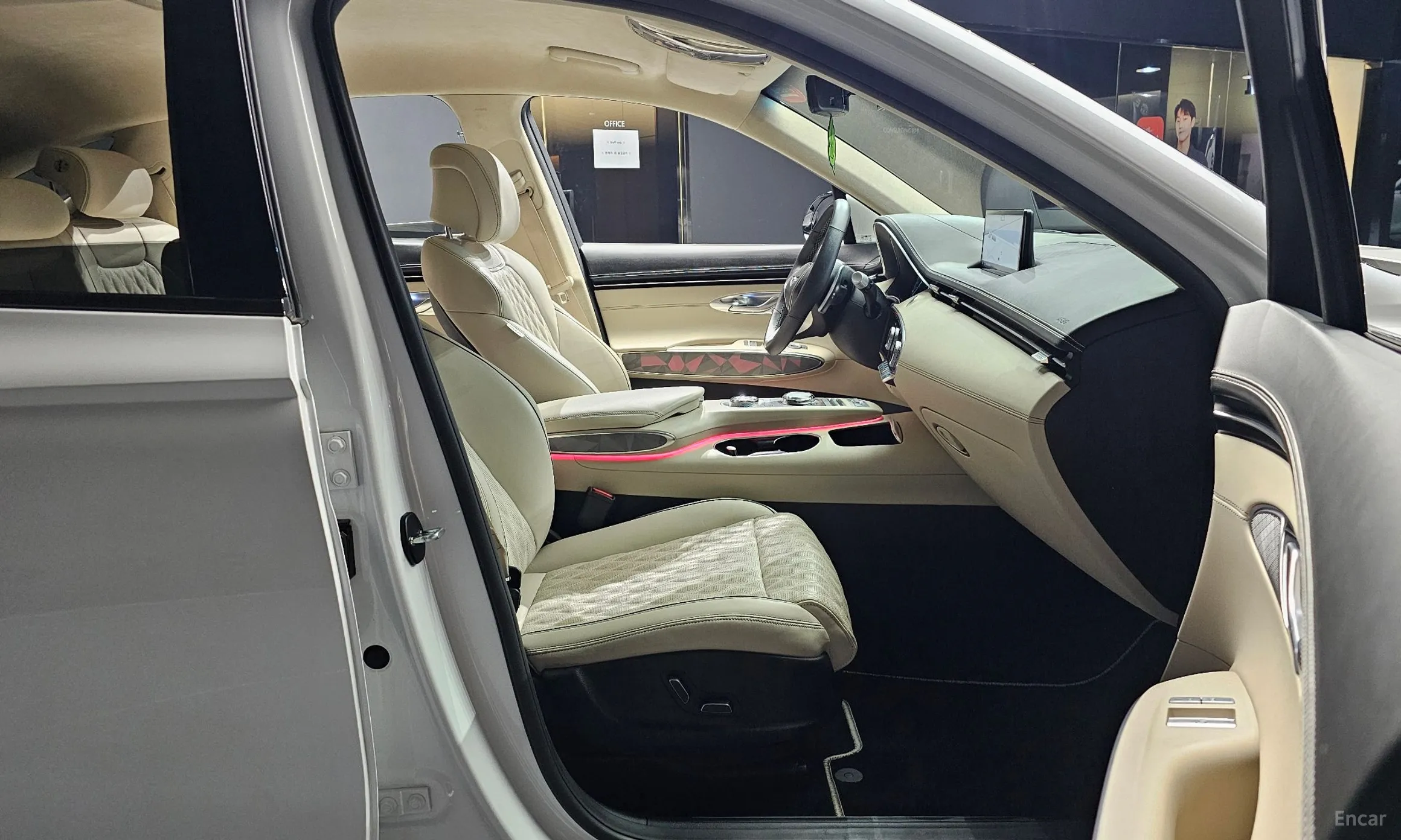 Genesis GV70 превью 10