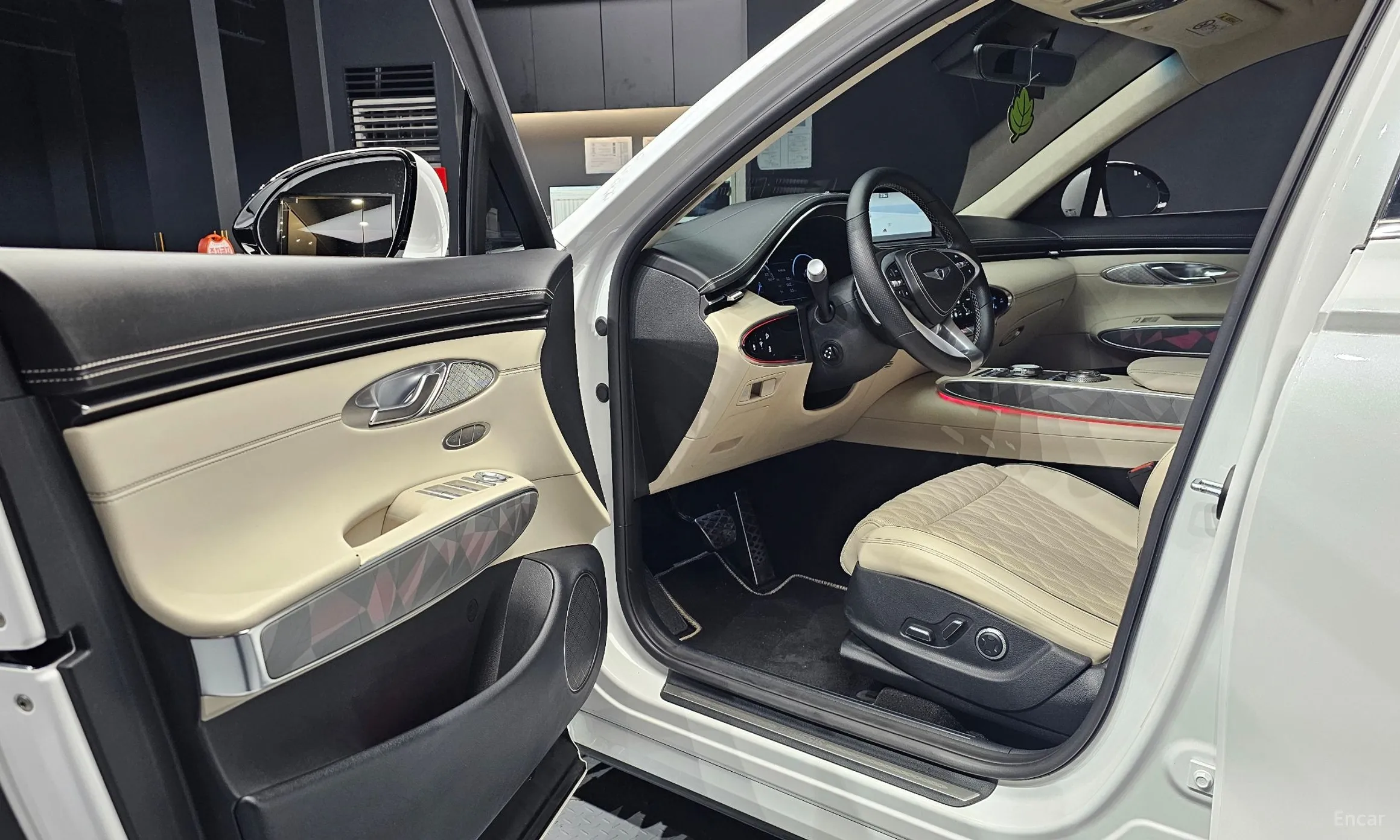 Genesis GV70 превью 11