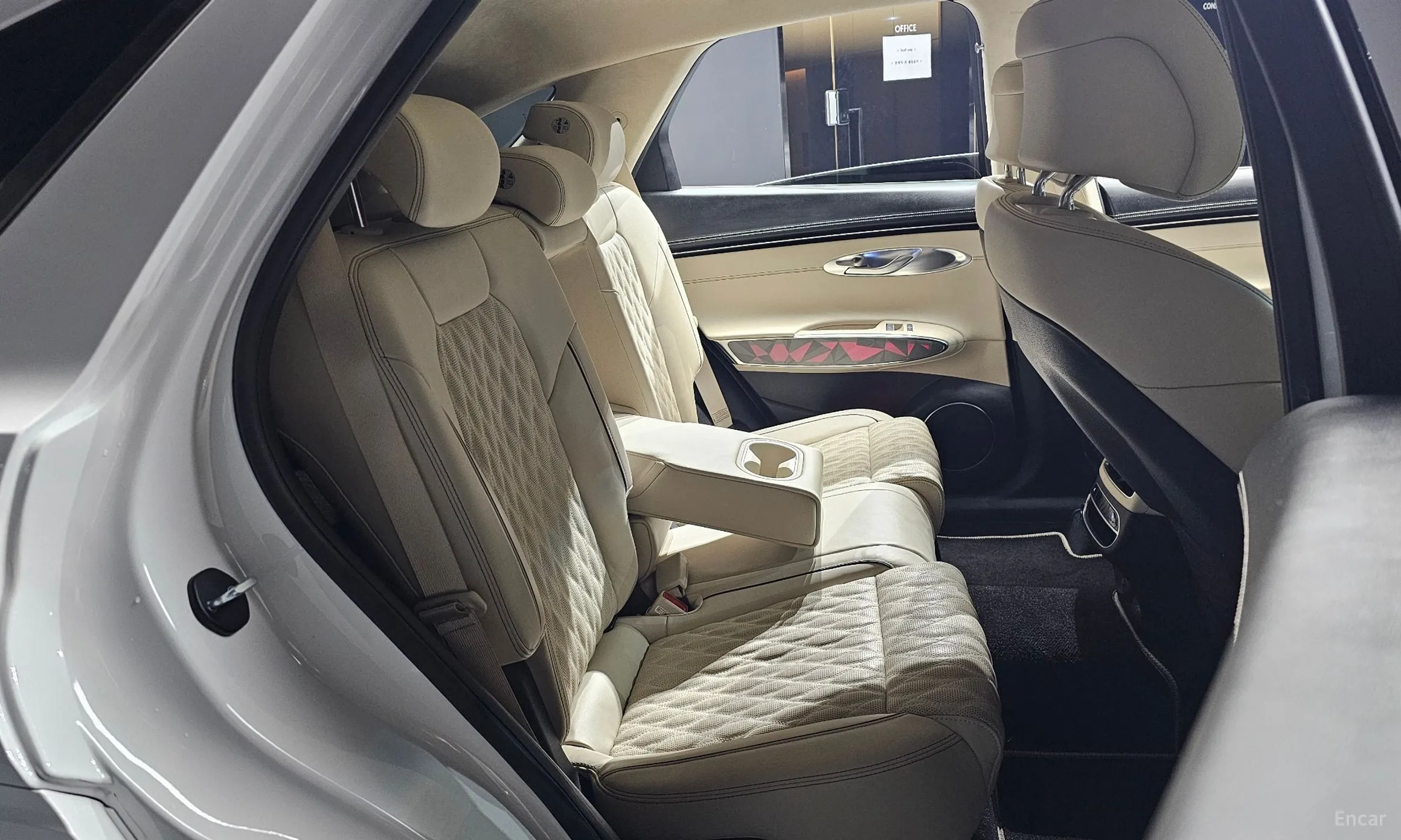 Genesis GV70 превью 12