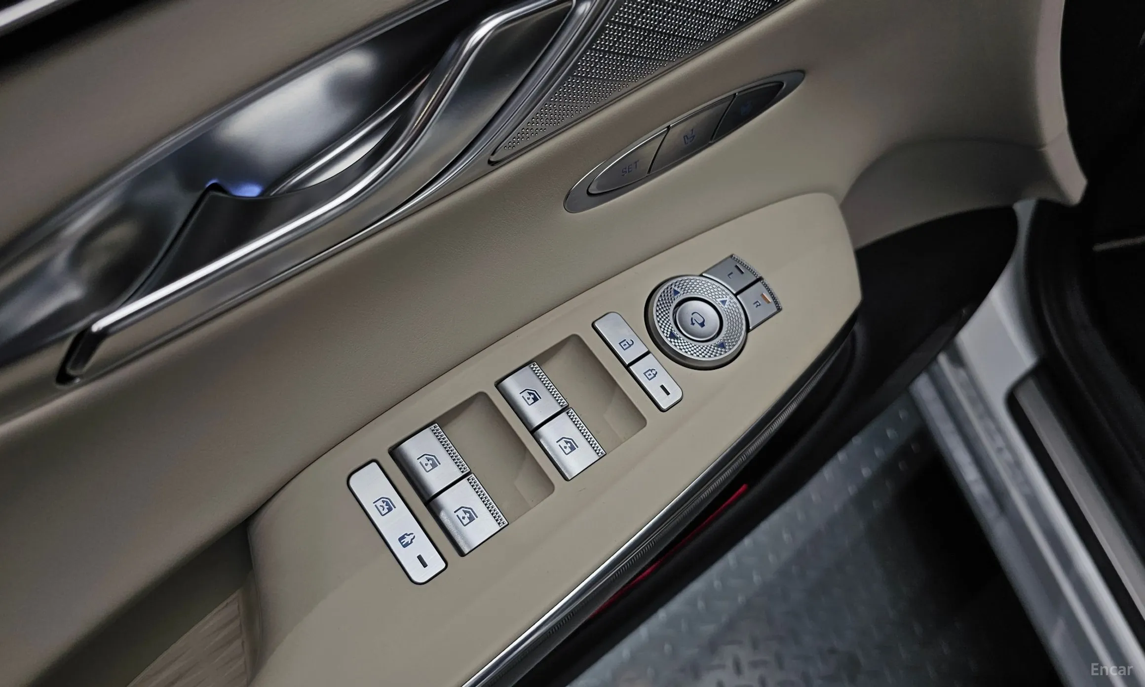 Genesis GV70 превью 16