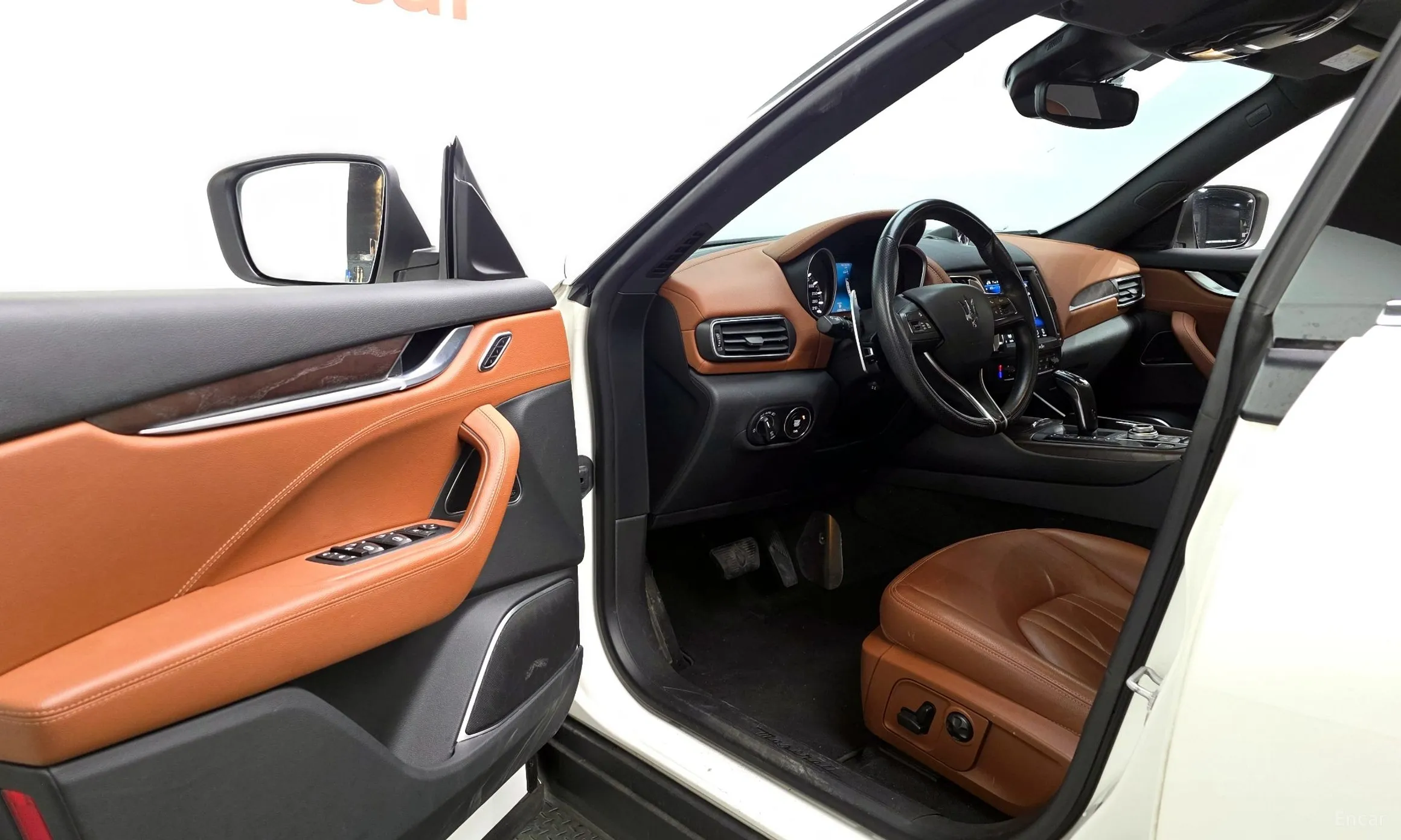 Maserati Levante превью 10