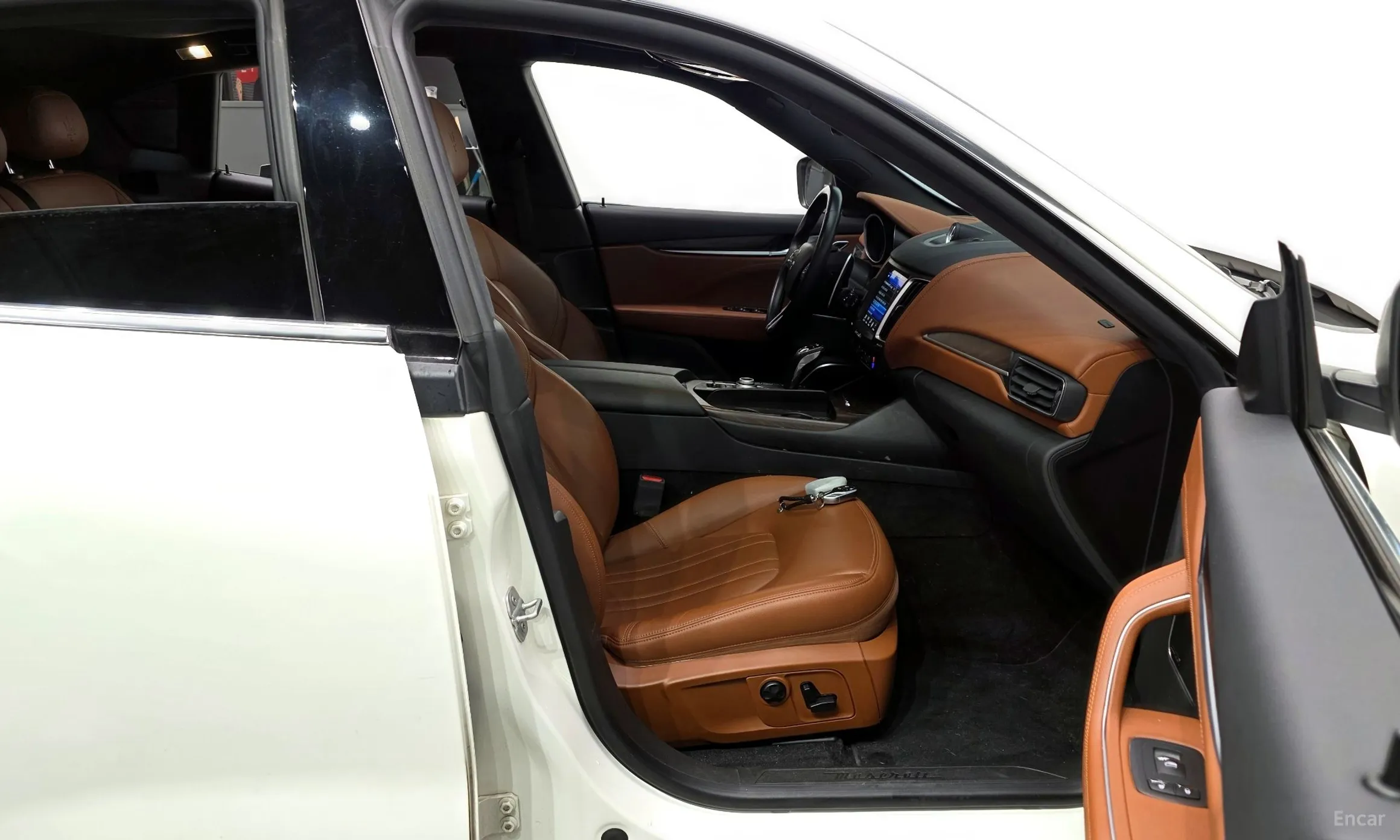 Maserati Levante превью 11