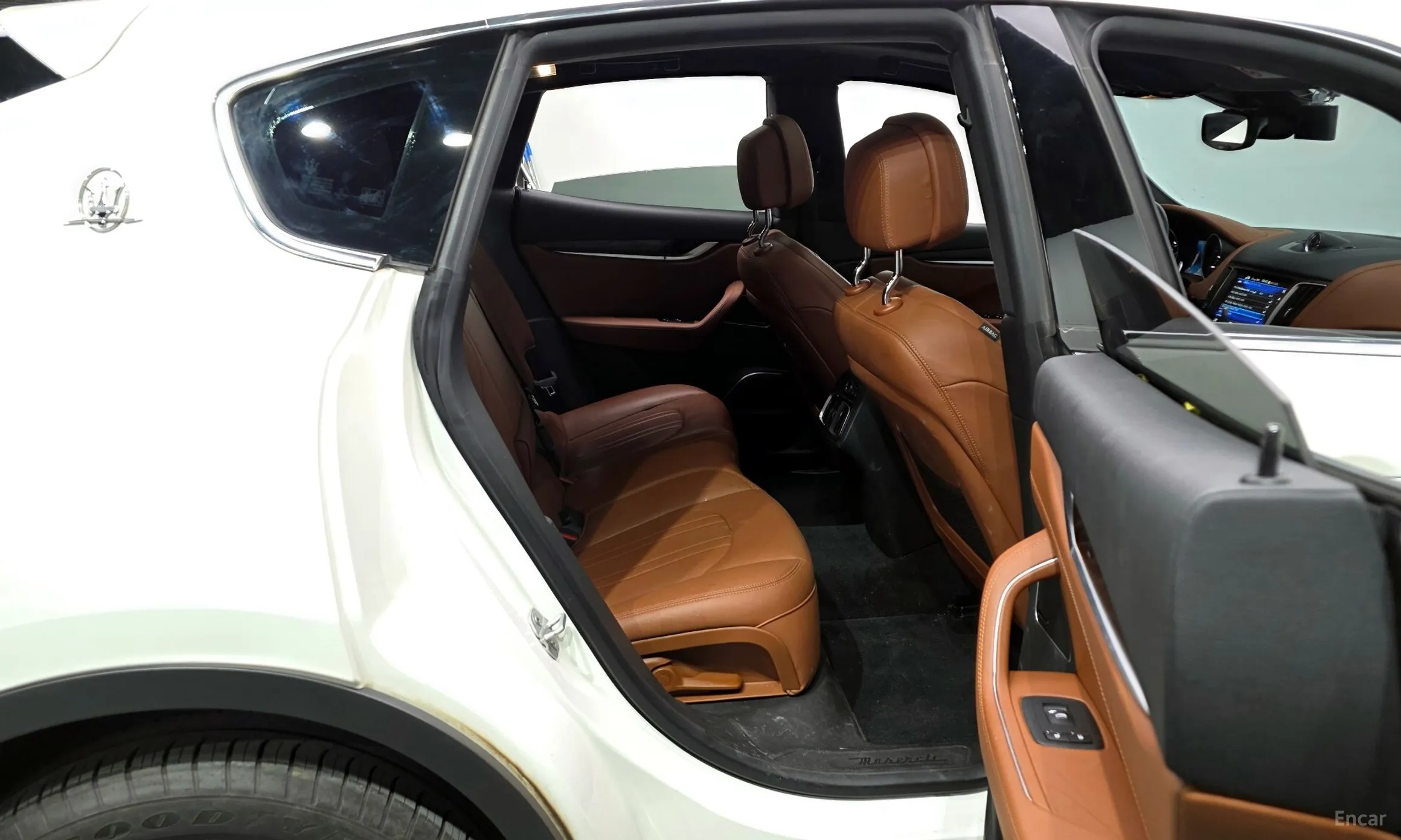 Maserati Levante превью 12