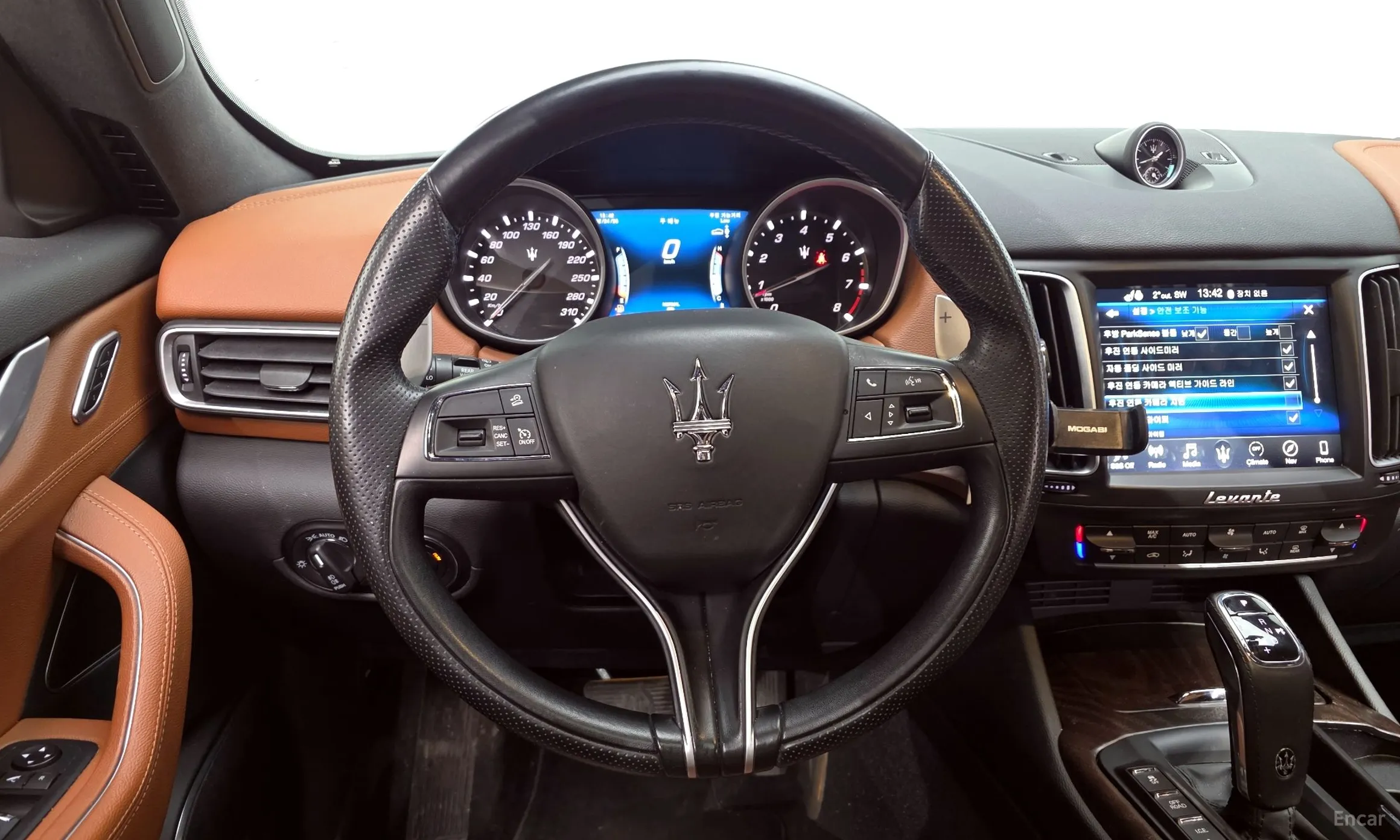Maserati Levante превью 13