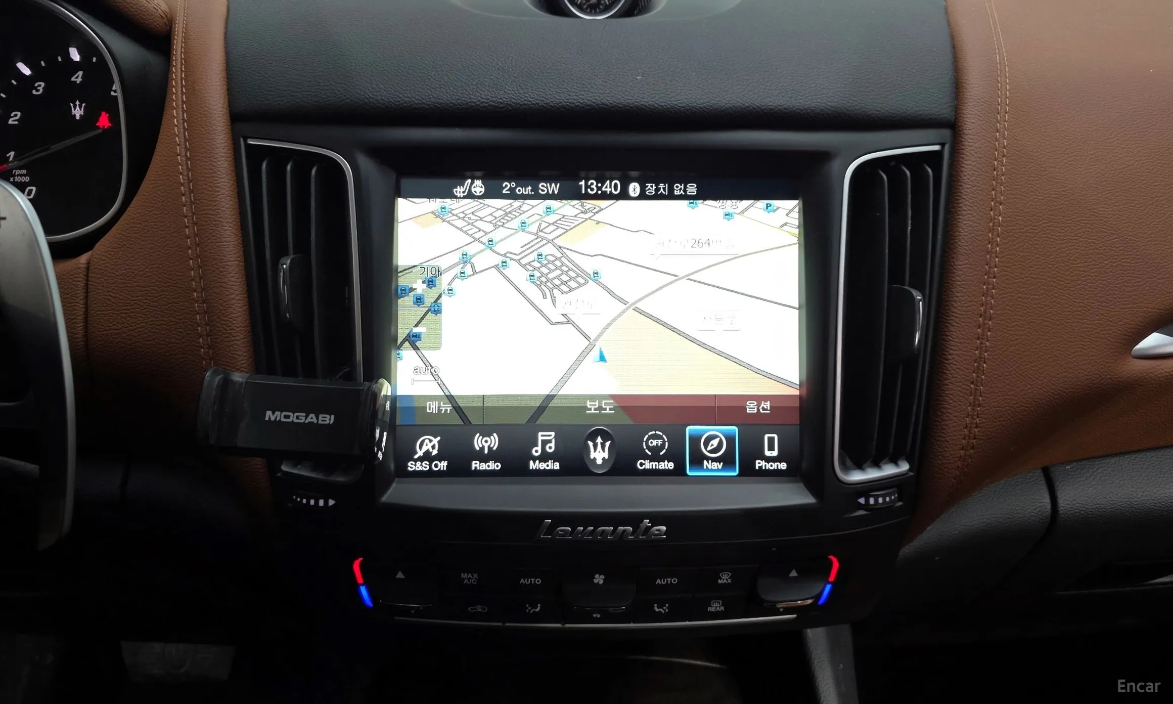 Maserati Levante превью 14