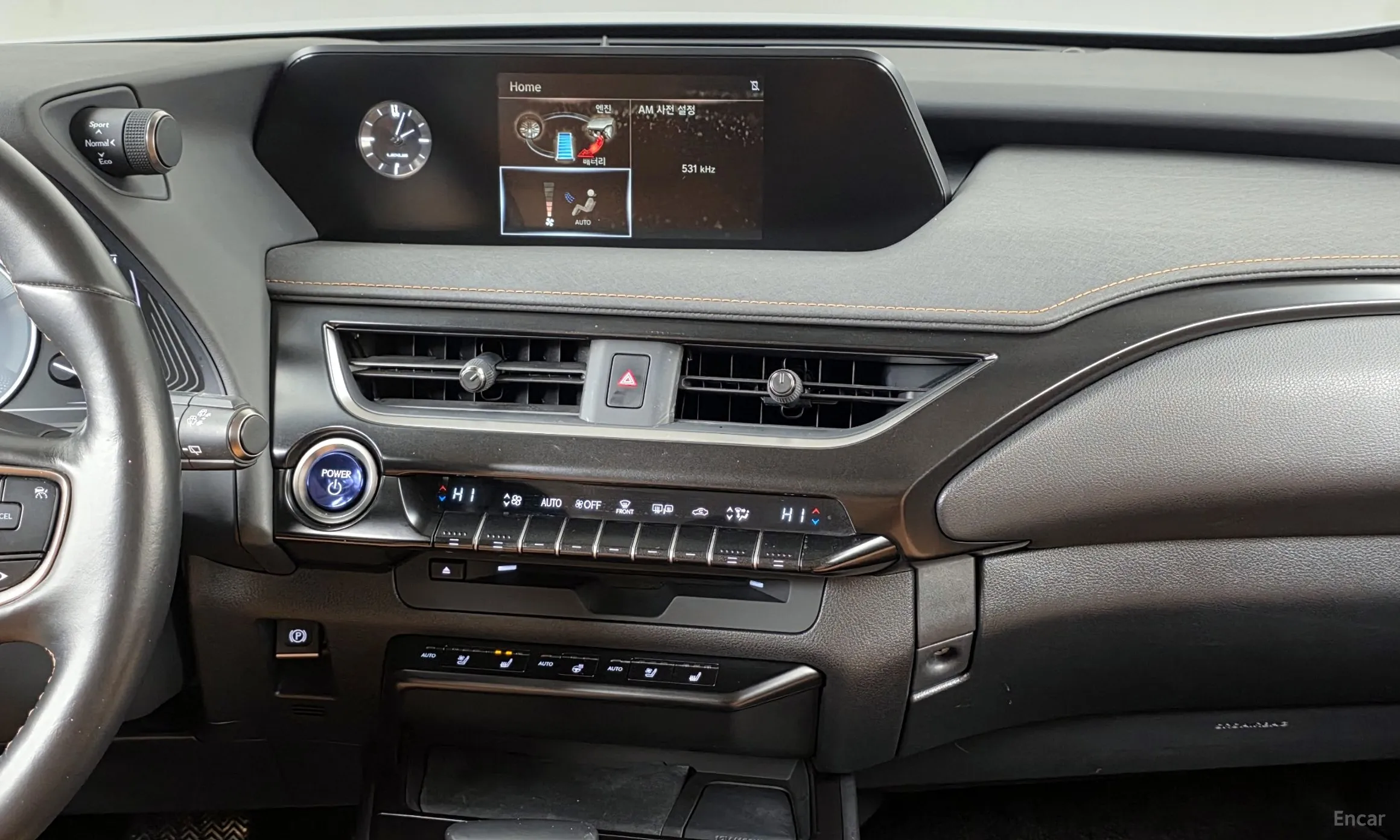 Lexus UX250h превью 14