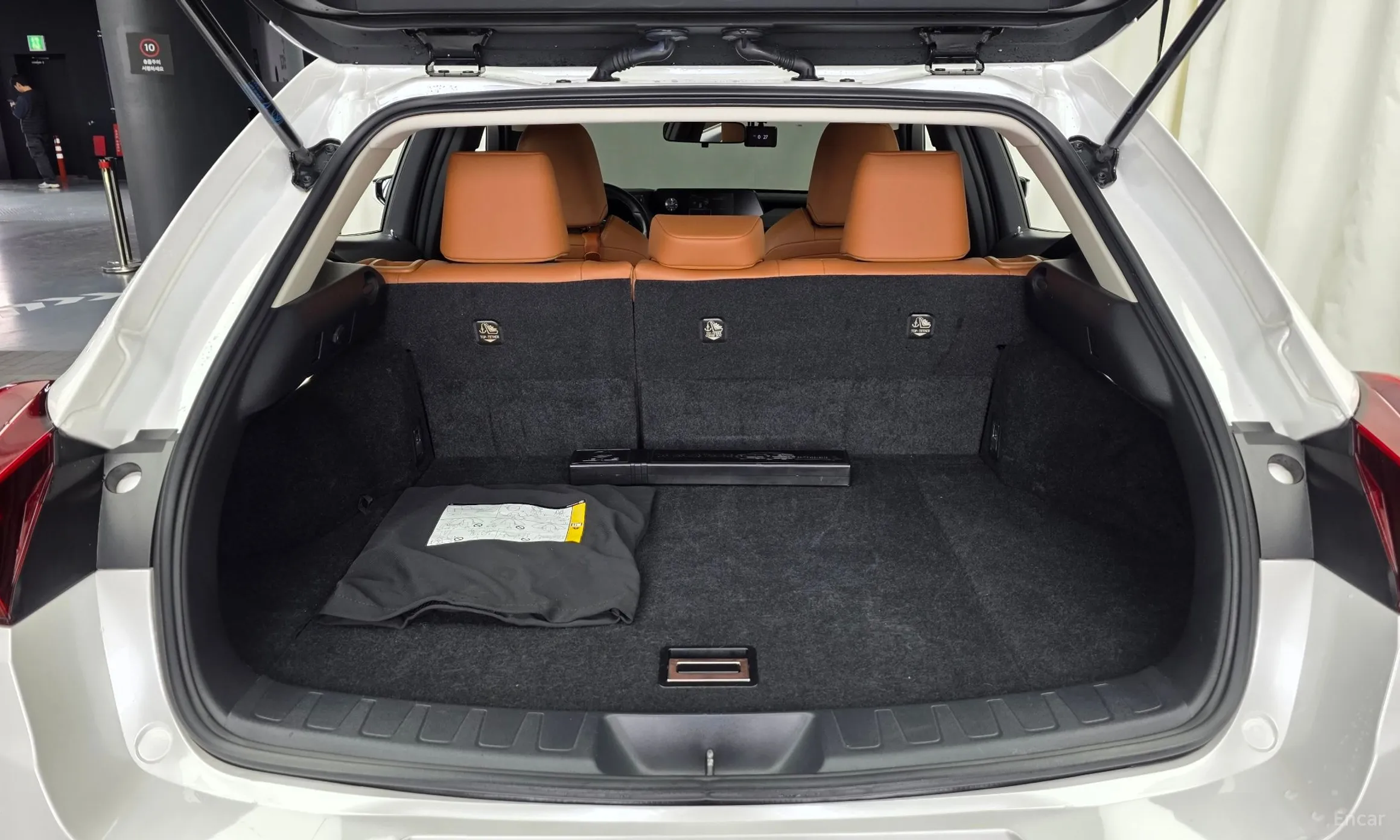 Lexus UX250h превью 20