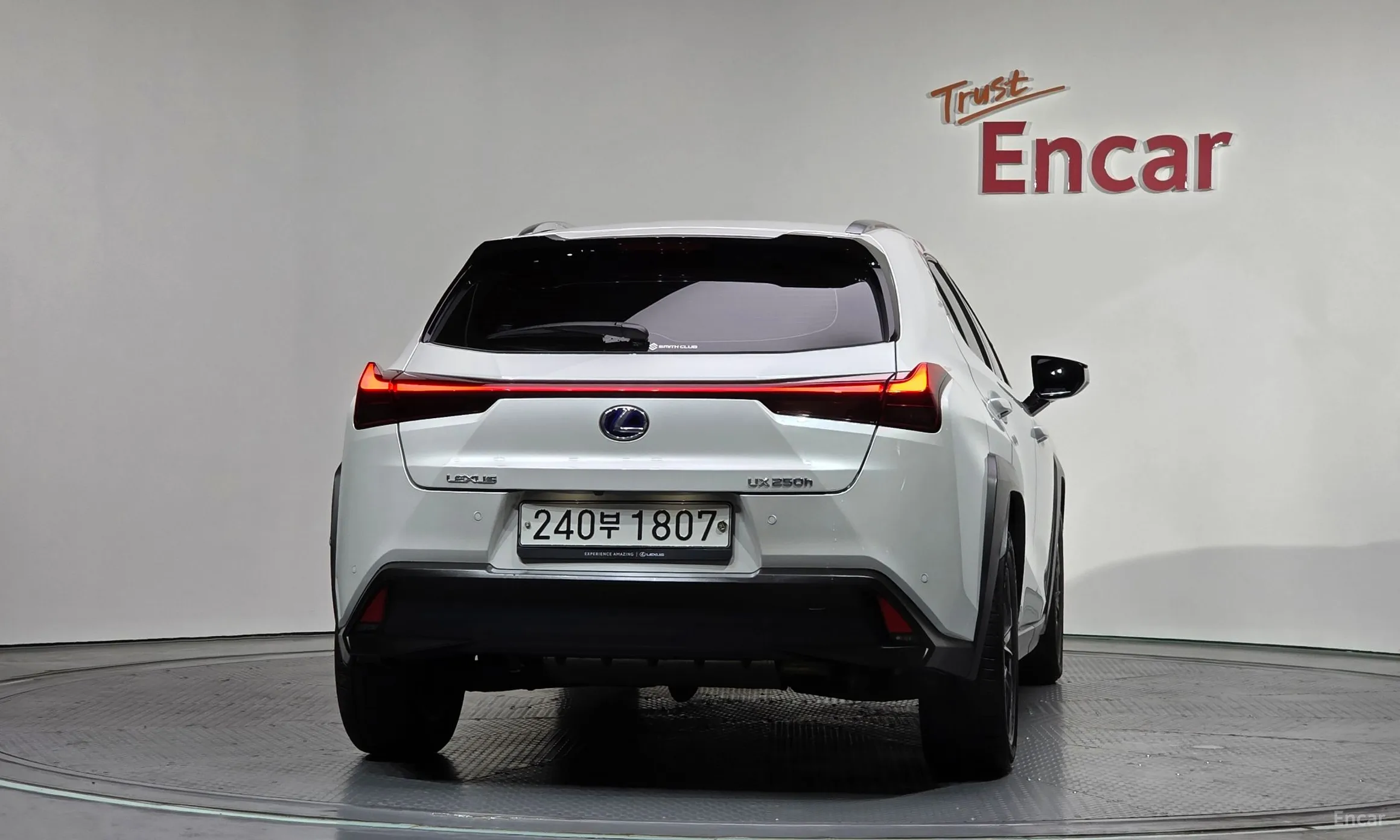 Lexus UX250h превью 4