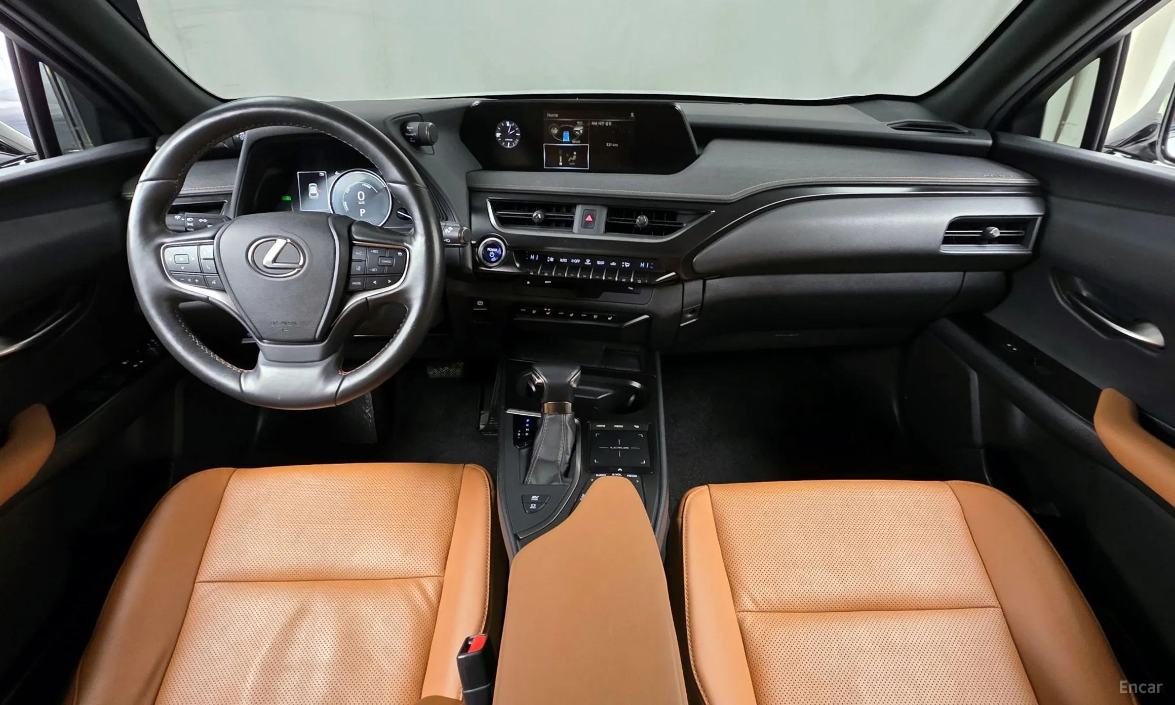 Lexus UX250h превью 7