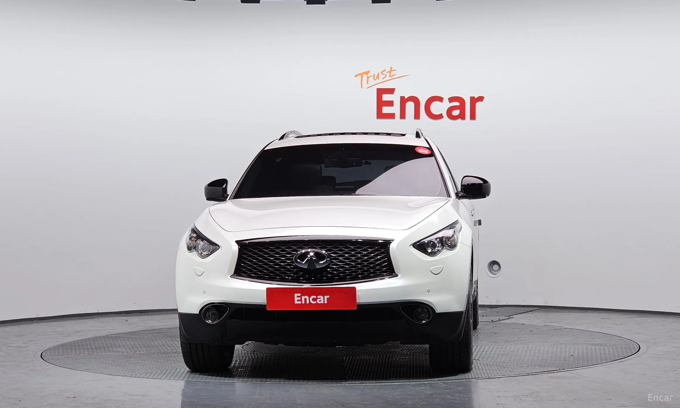 Infiniti QX70 превью 3