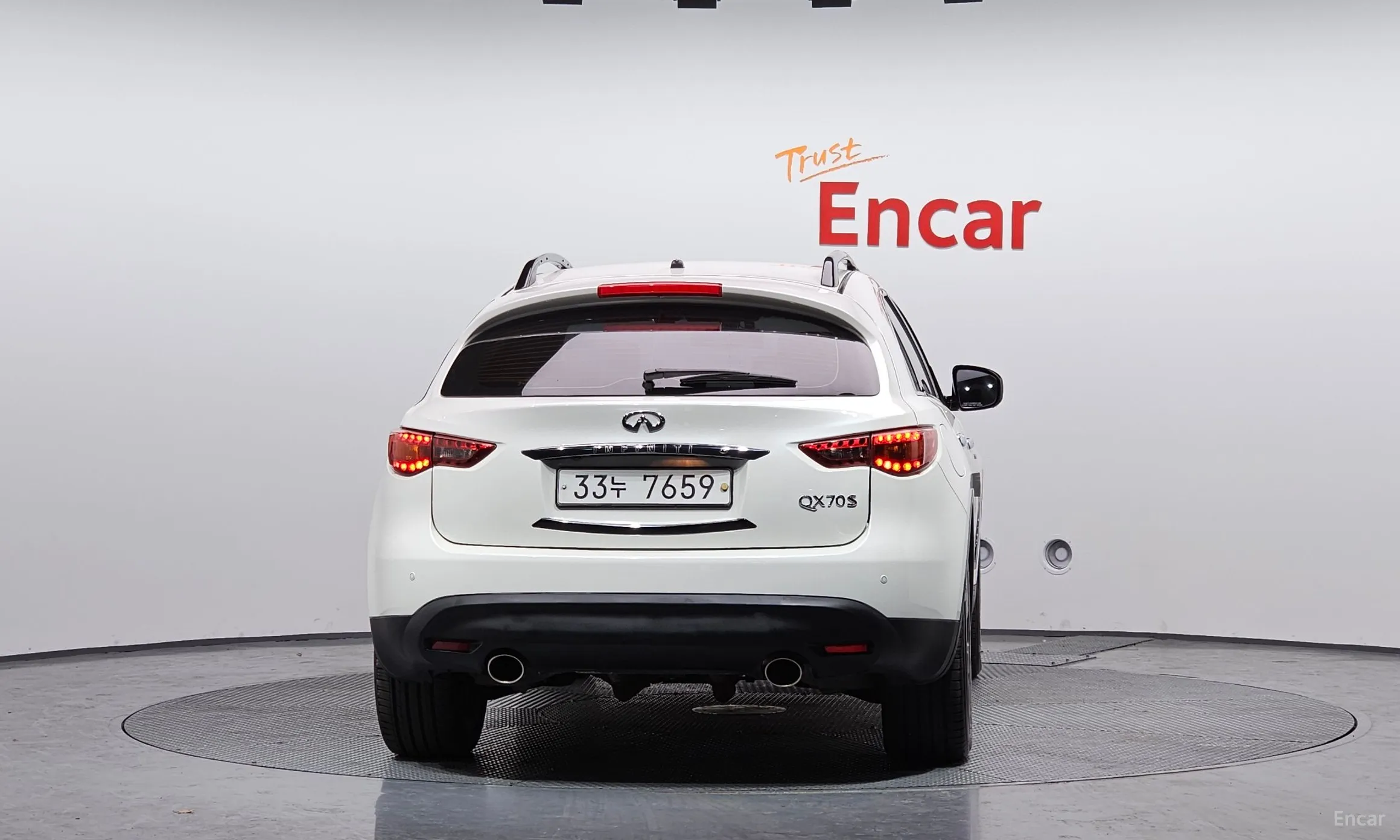 Infiniti QX70 превью 4