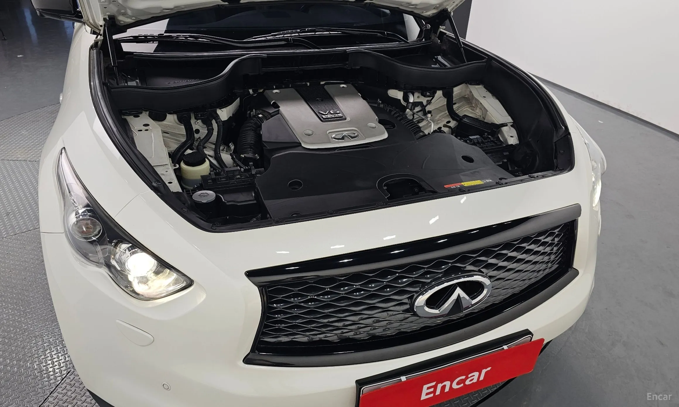 Infiniti QX70 превью 6