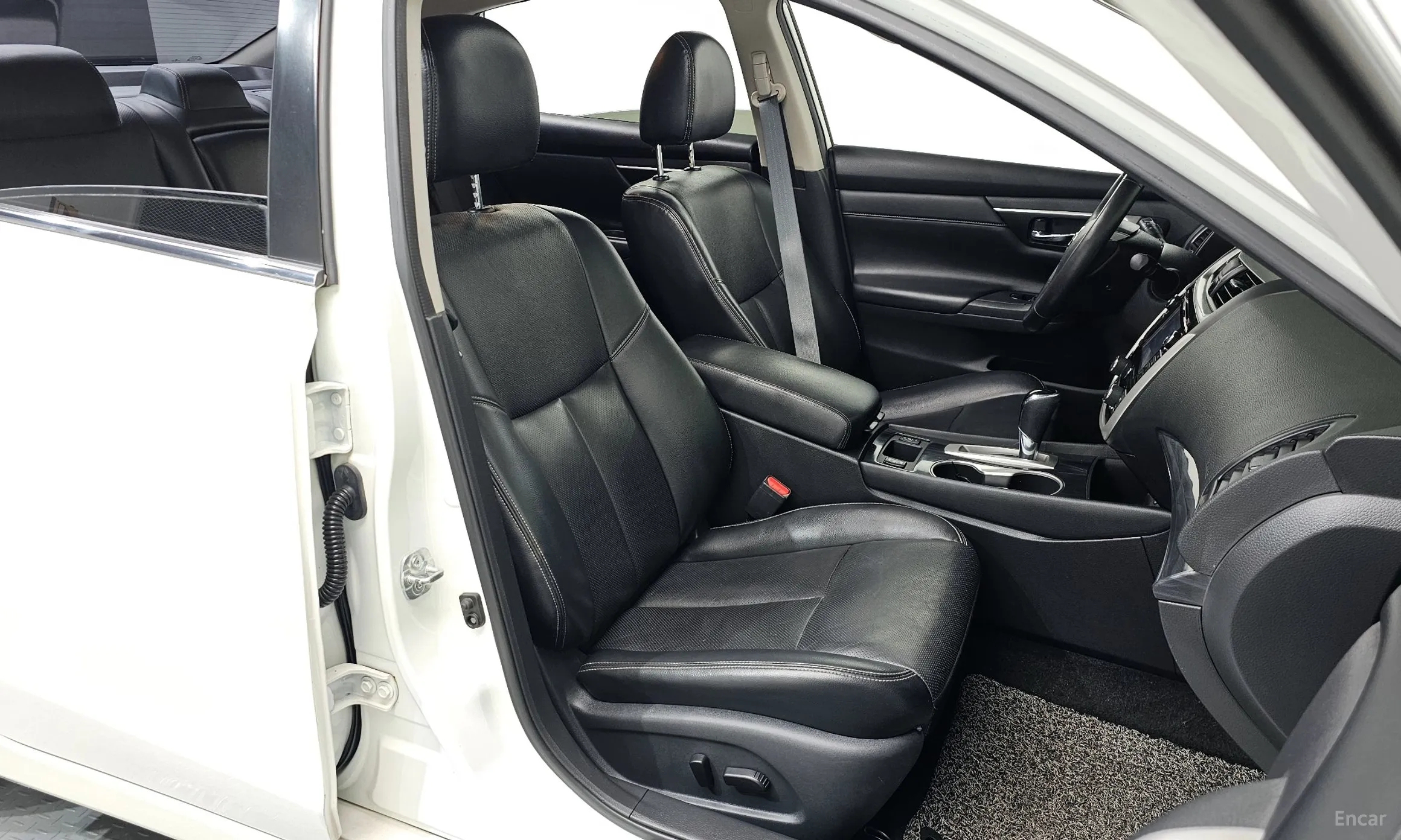 Nissan Altima превью 10