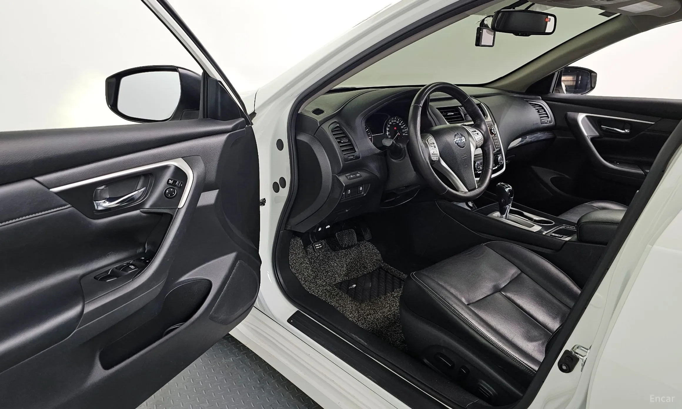 Nissan Altima превью 11