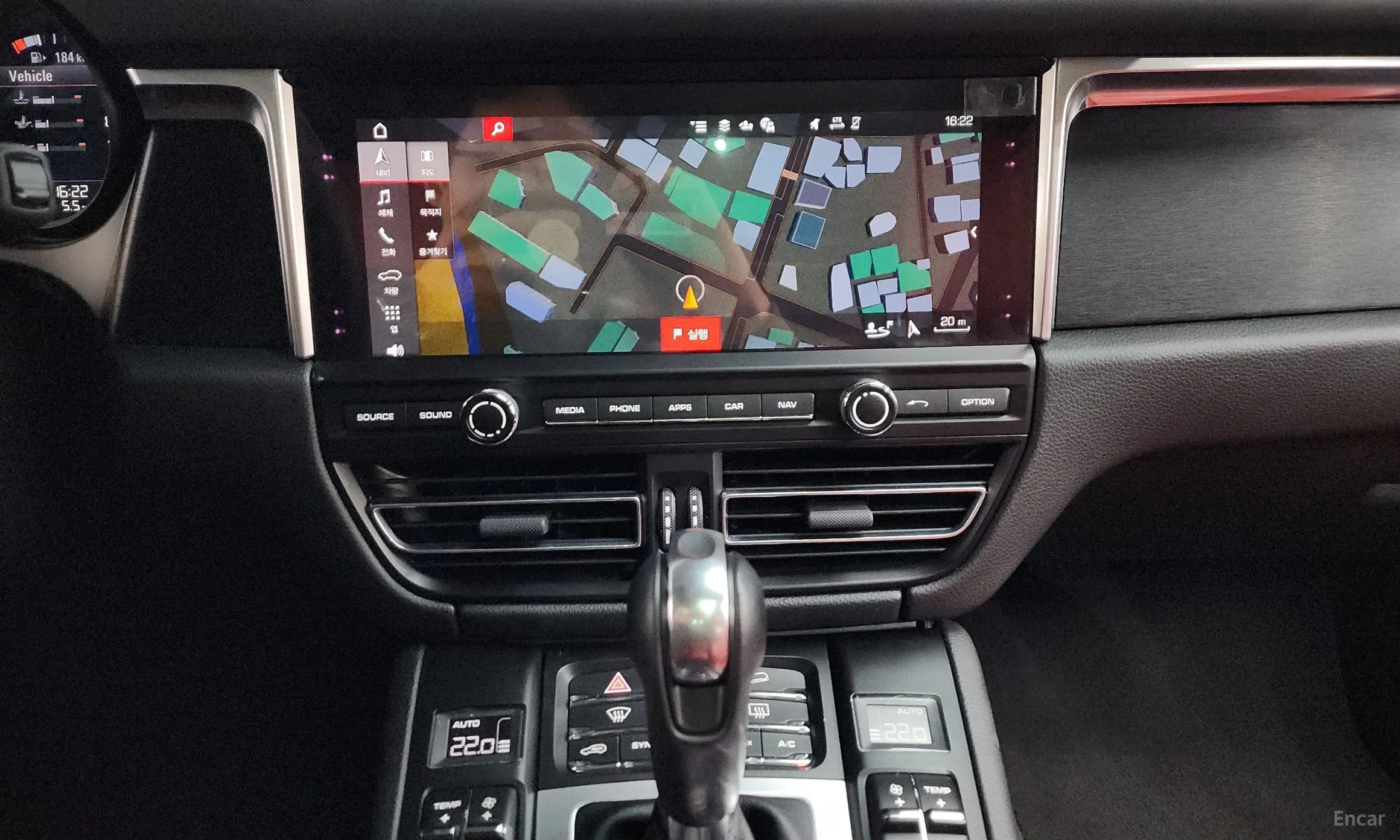 Porsche Macan превью 15