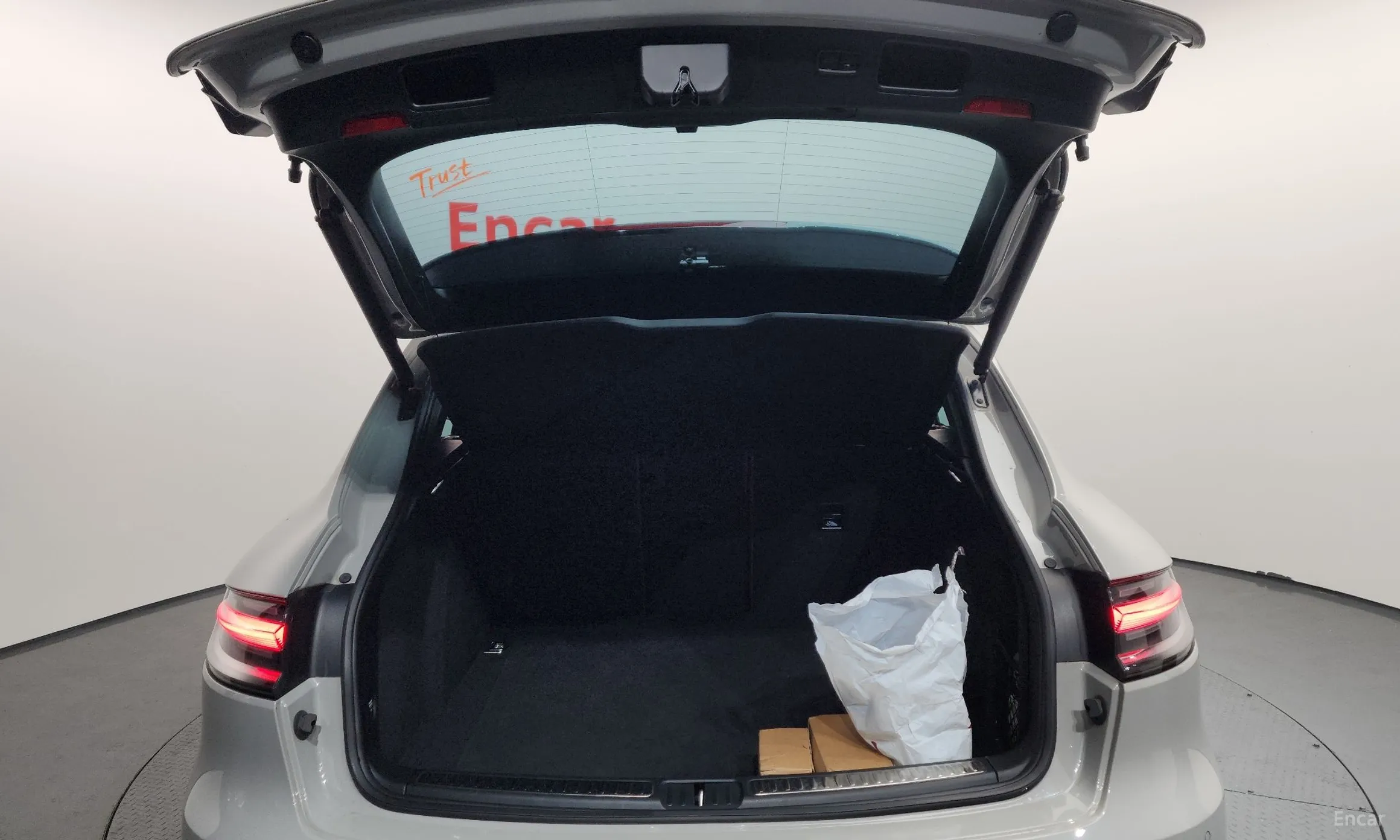 Porsche Macan превью 20