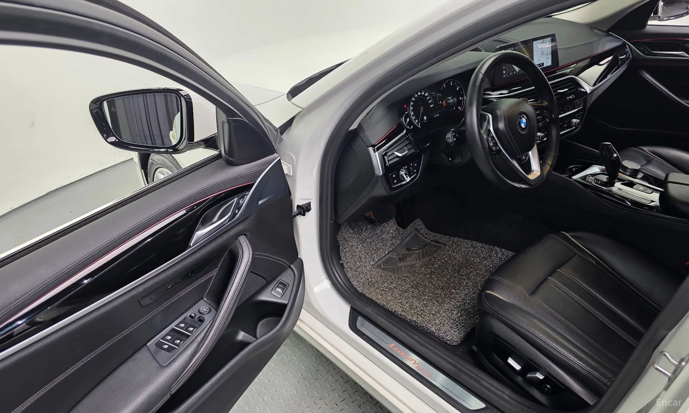 BMW 5 Series (G30) превью 13