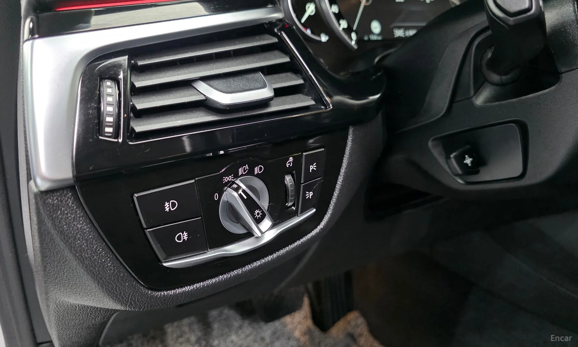 BMW 5 Series (G30) превью 14