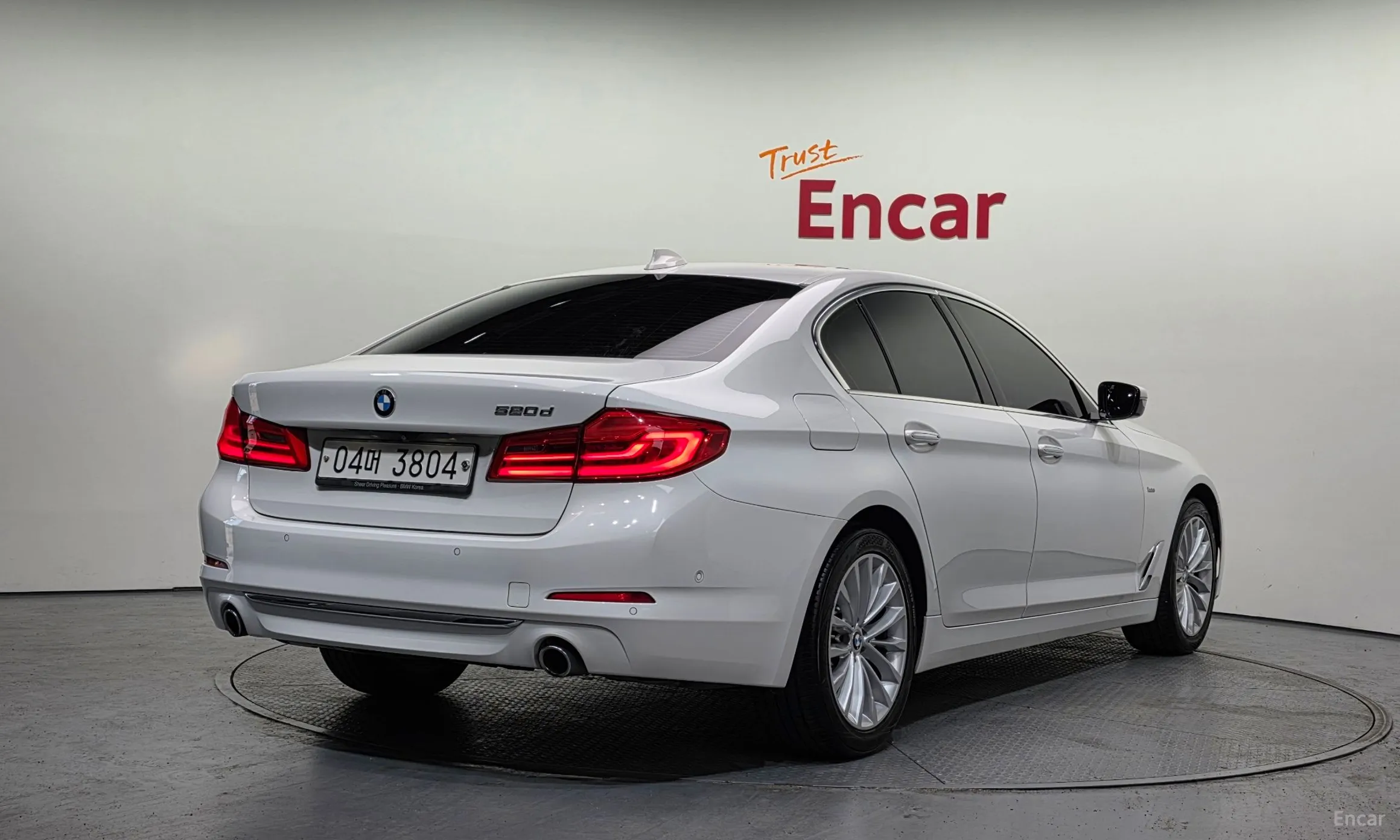 BMW 5 Series (G30) превью 2