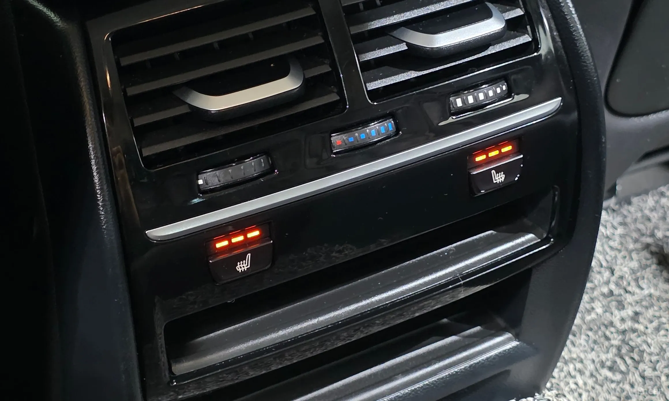 BMW 5 Series (G30) превью 18