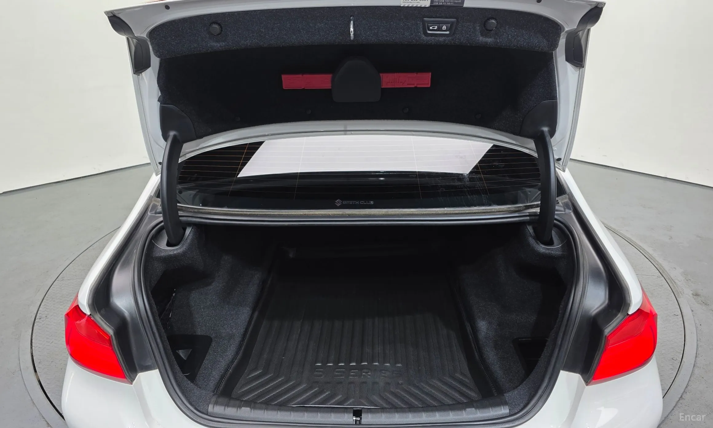 BMW 5 Series (G30) превью 20