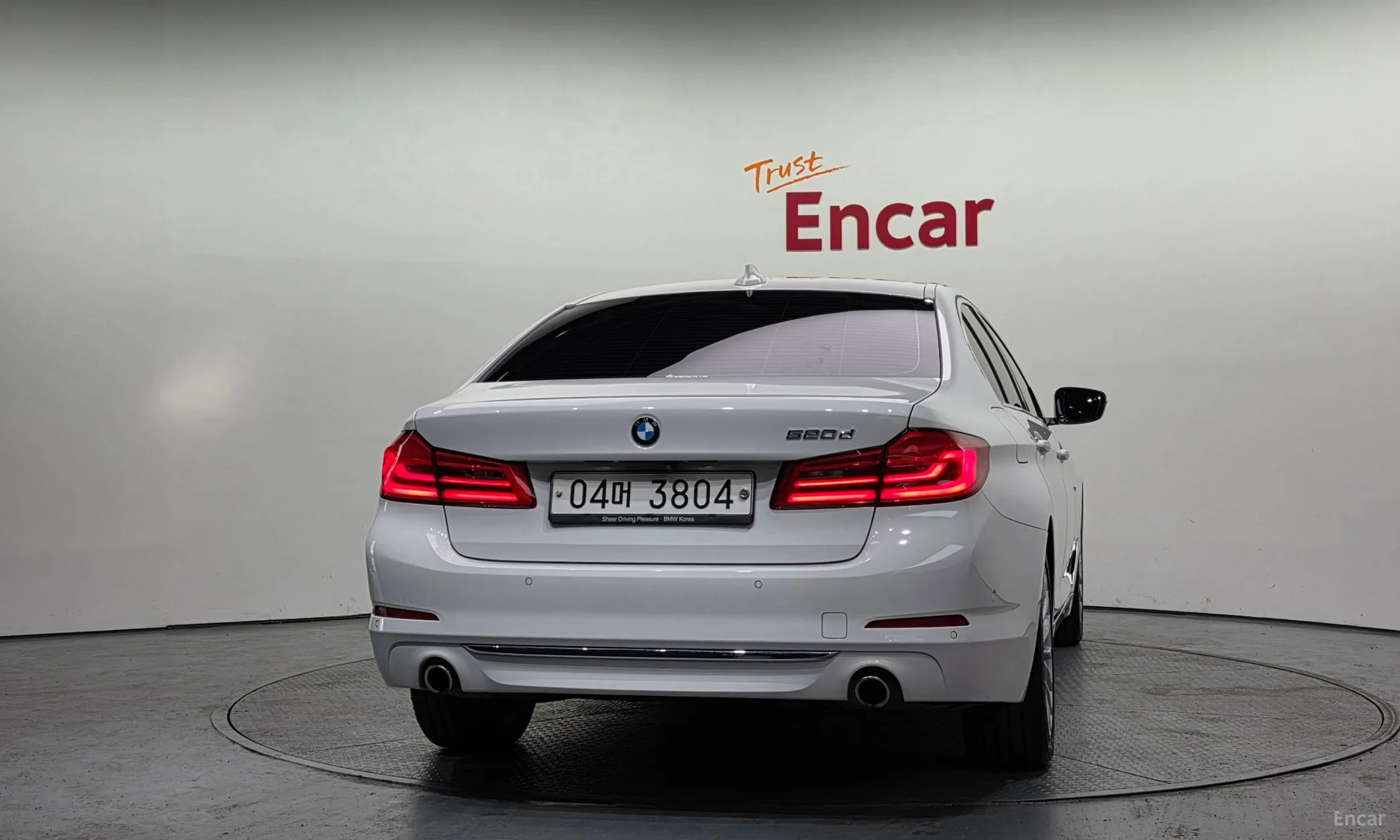 BMW 5 Series (G30) превью 4