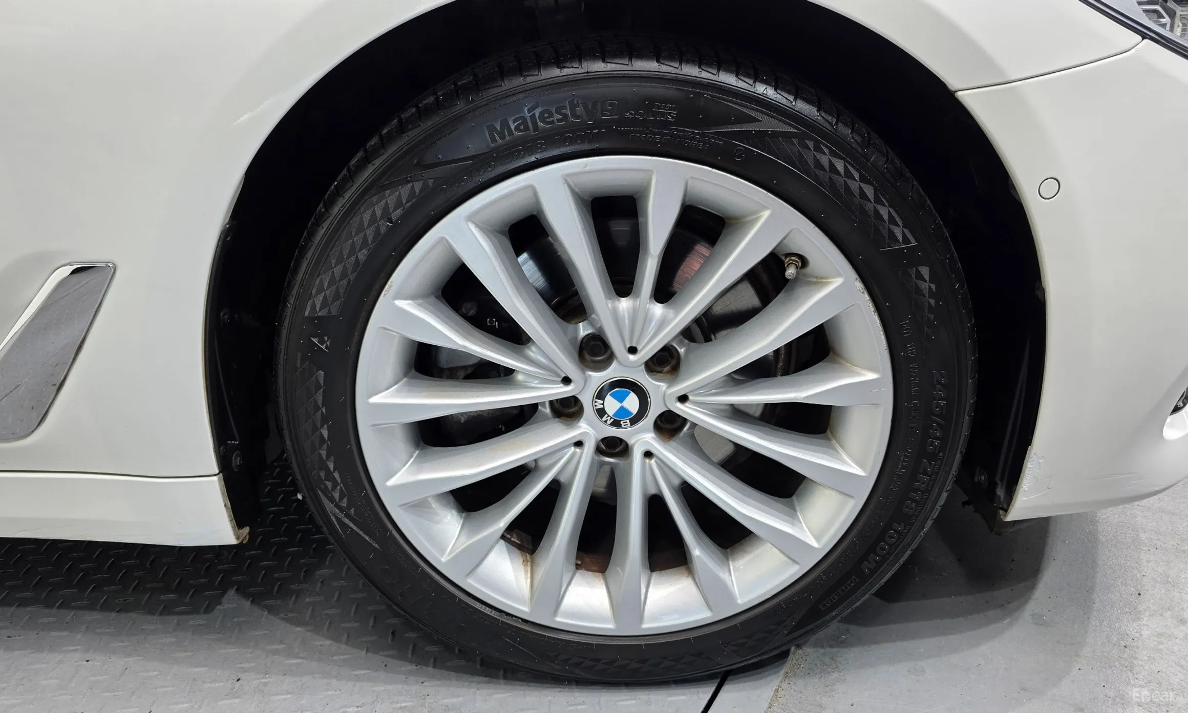 BMW 5 Series (G30) превью 5